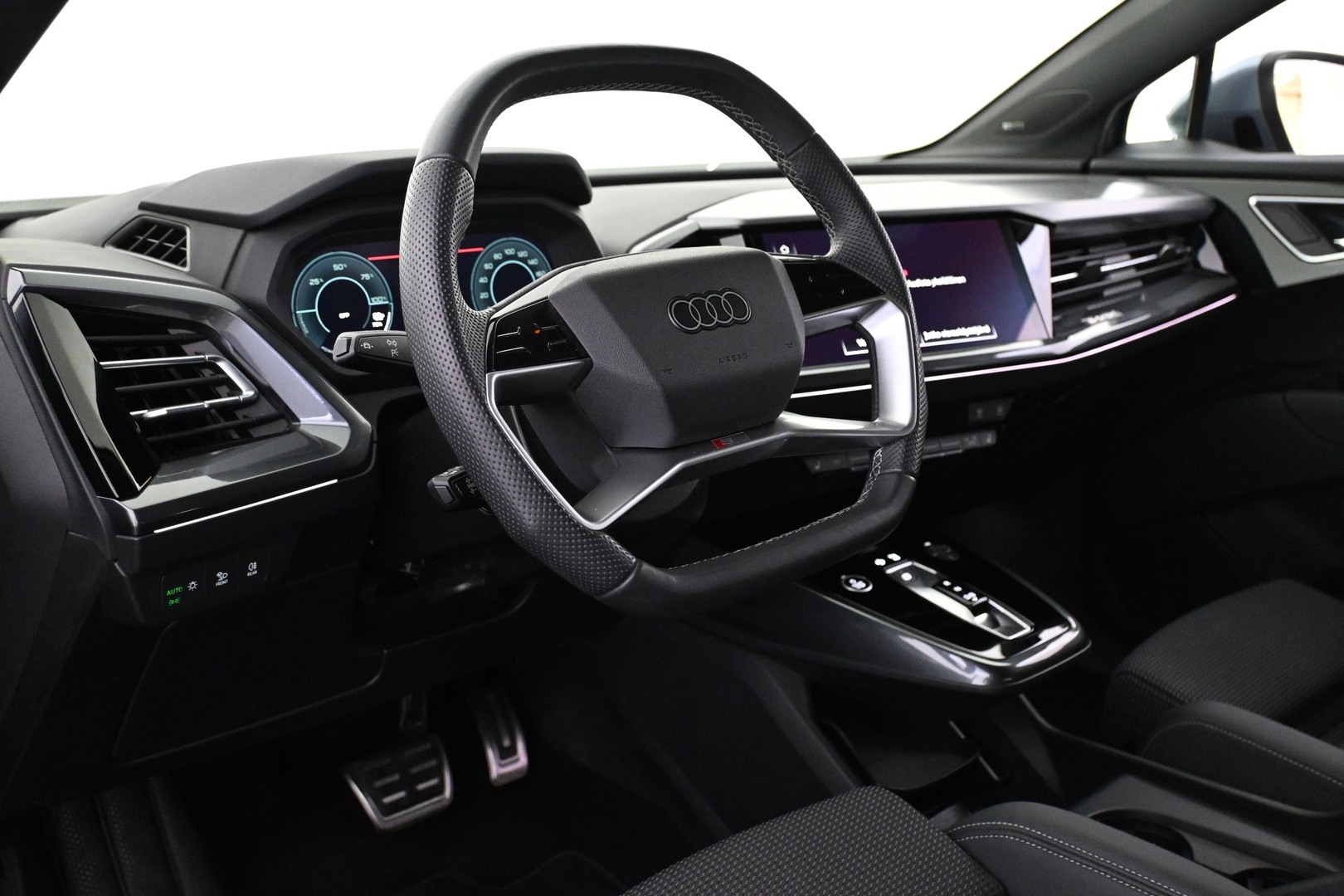 AUDI Q4 e-tron 2025