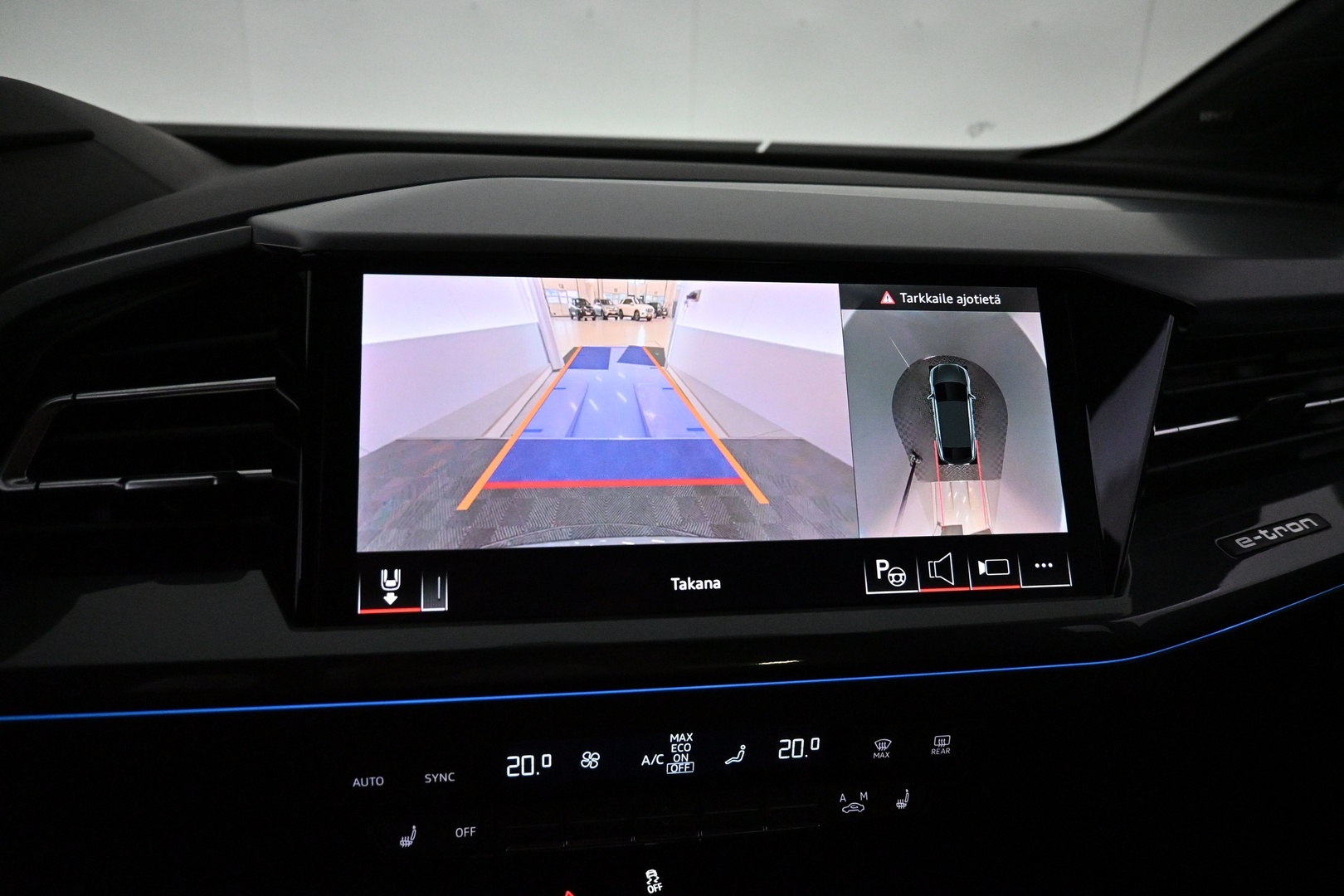 AUDI Q4 e-tron 2025
