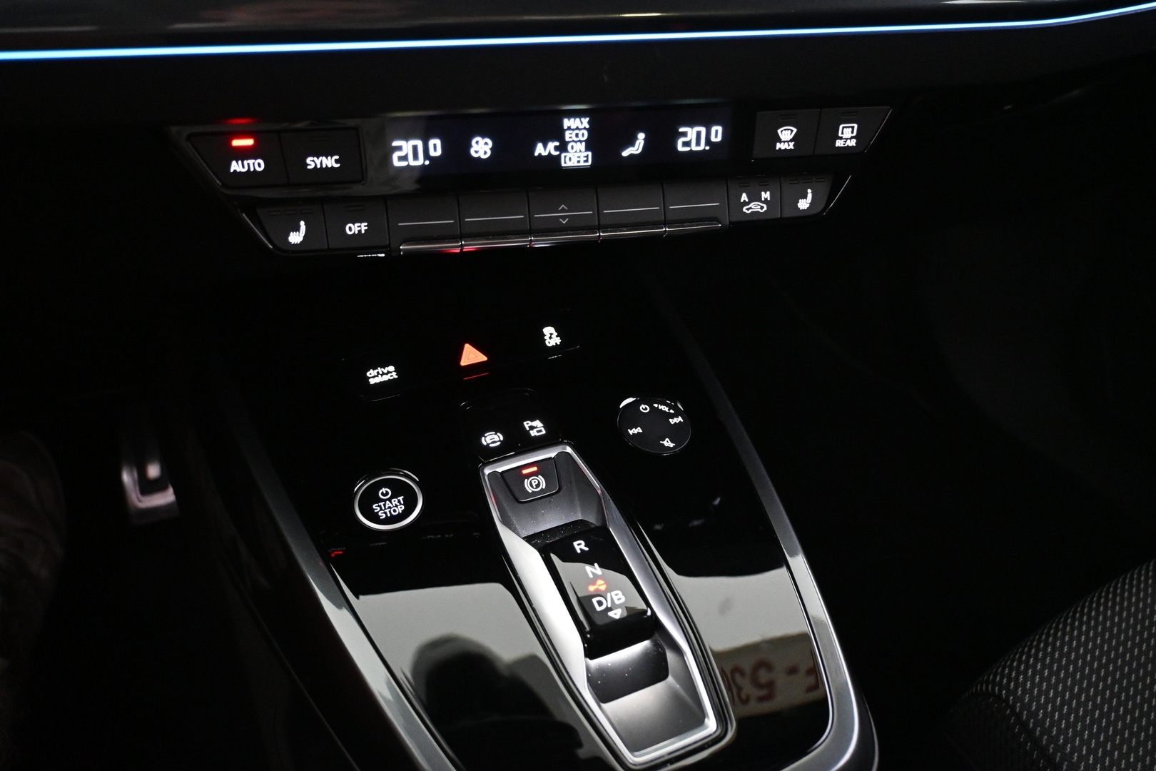 AUDI Q4 e-tron 2025