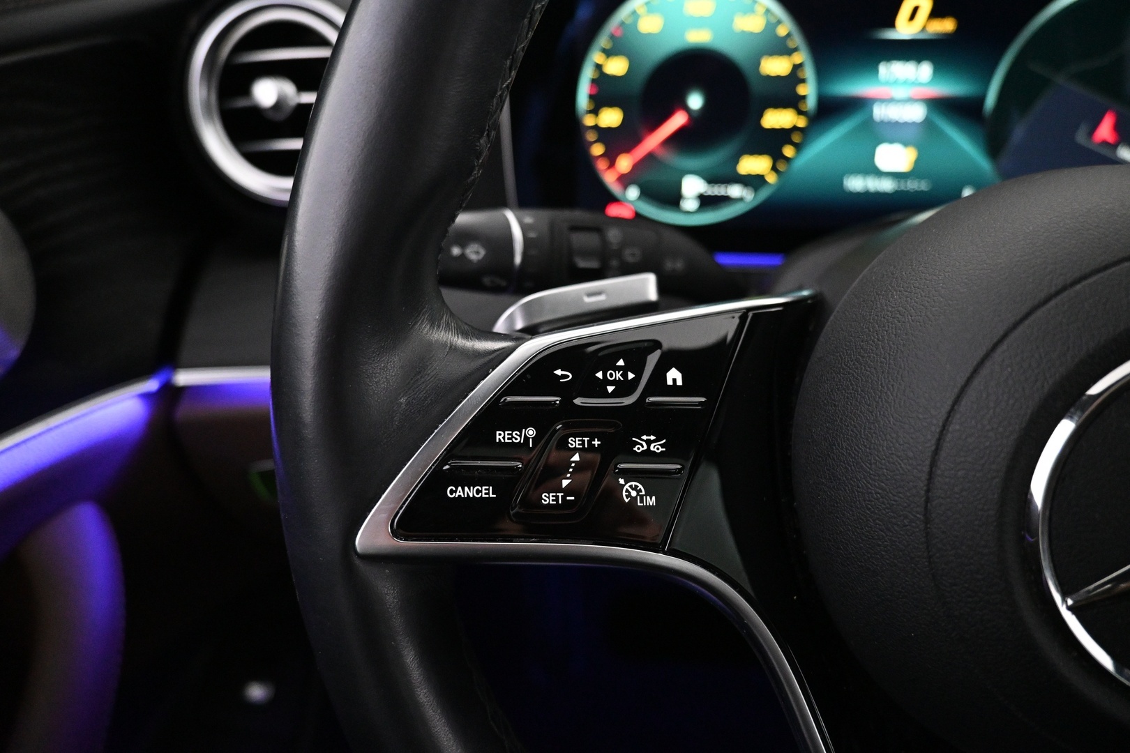 MERCEDES-BENZ E 2022