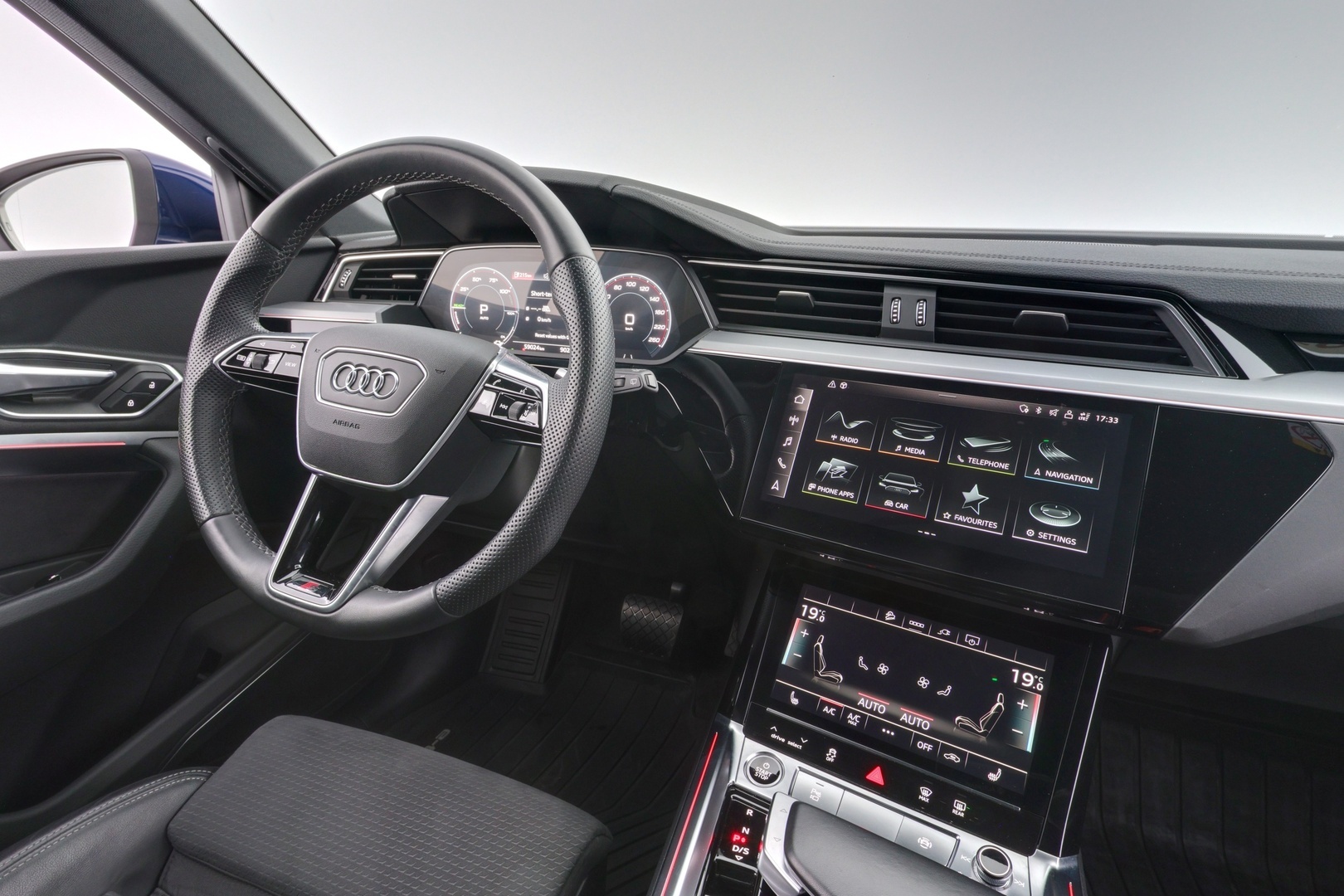 AUDI e-tron 2023