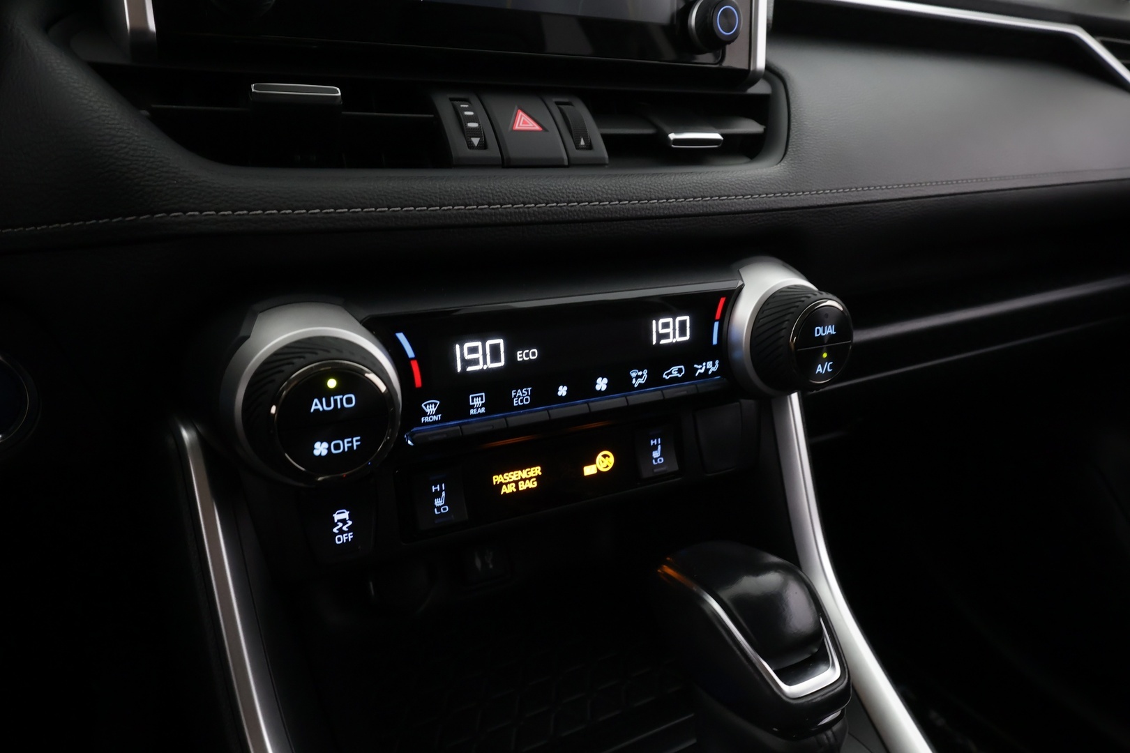 TOYOTA RAV4 2019