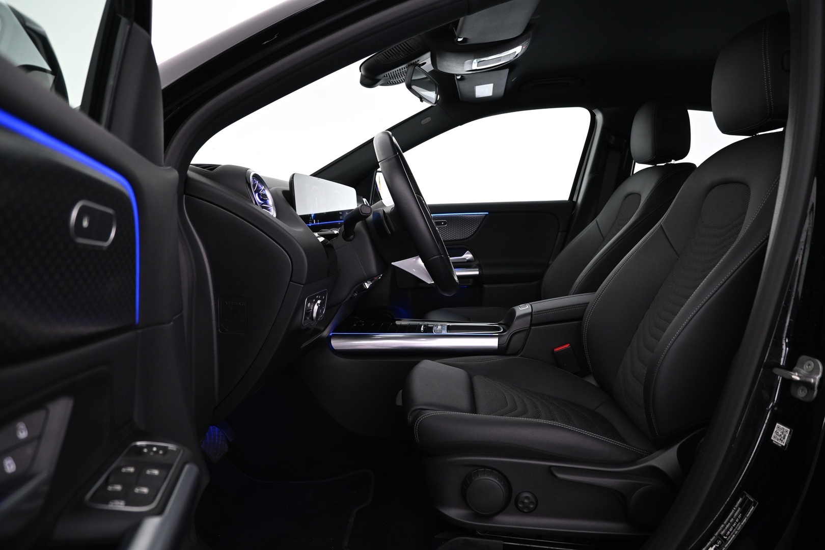 MERCEDES-BENZ EQA 2025