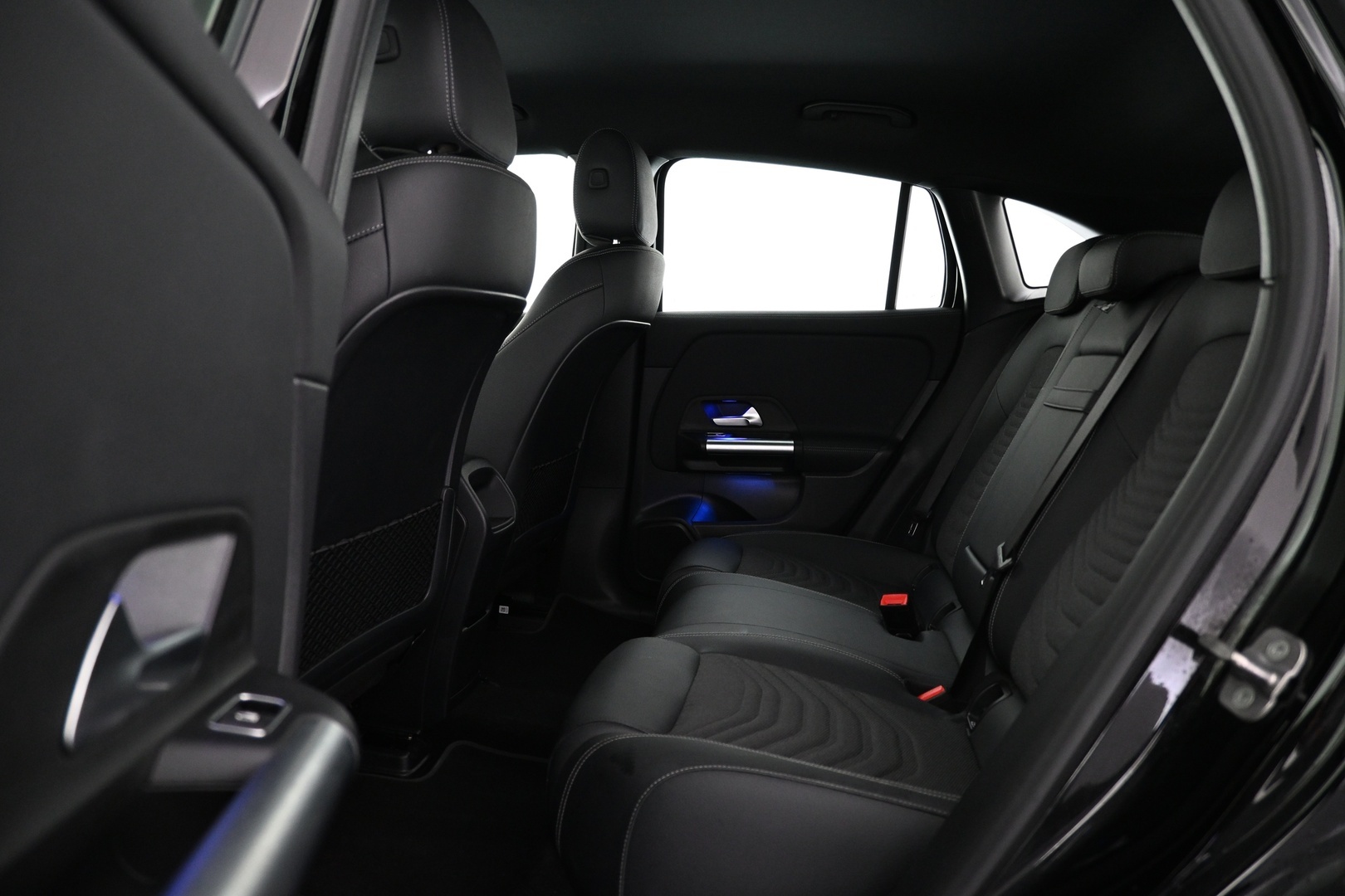 MERCEDES-BENZ EQA 2025