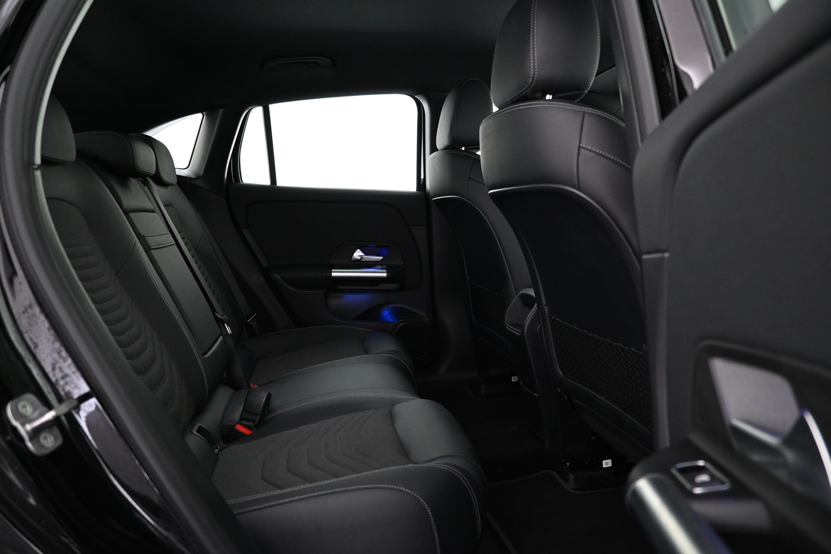 MERCEDES-BENZ EQA 2025