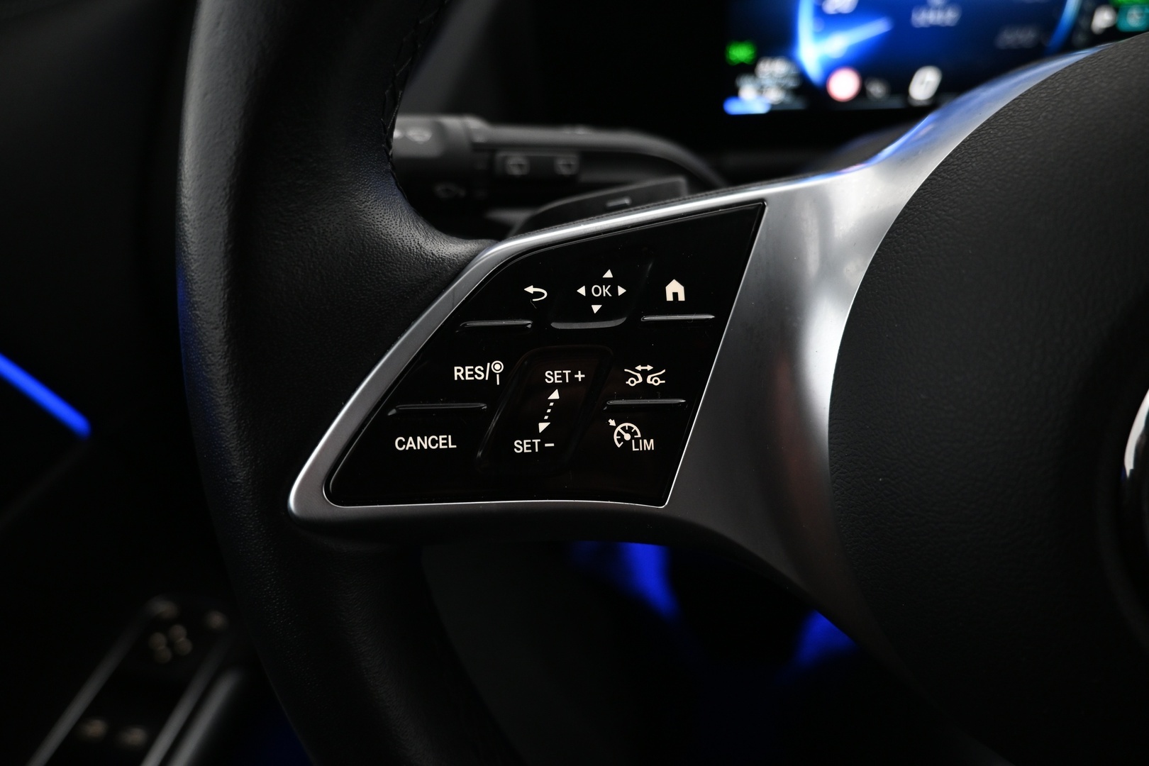 MERCEDES-BENZ EQA 2025