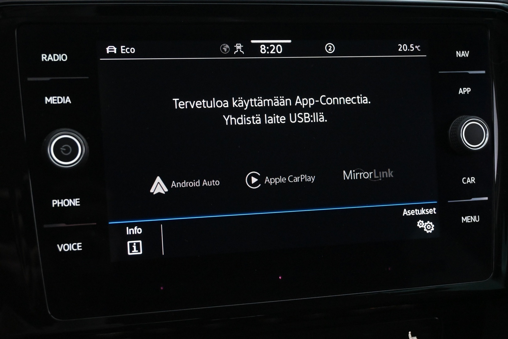 VOLKSWAGEN Passat 2022