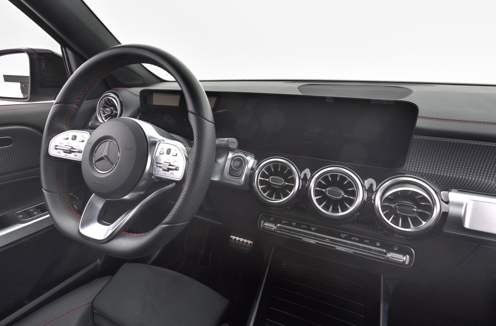 MERCEDES-BENZ EQB 2023