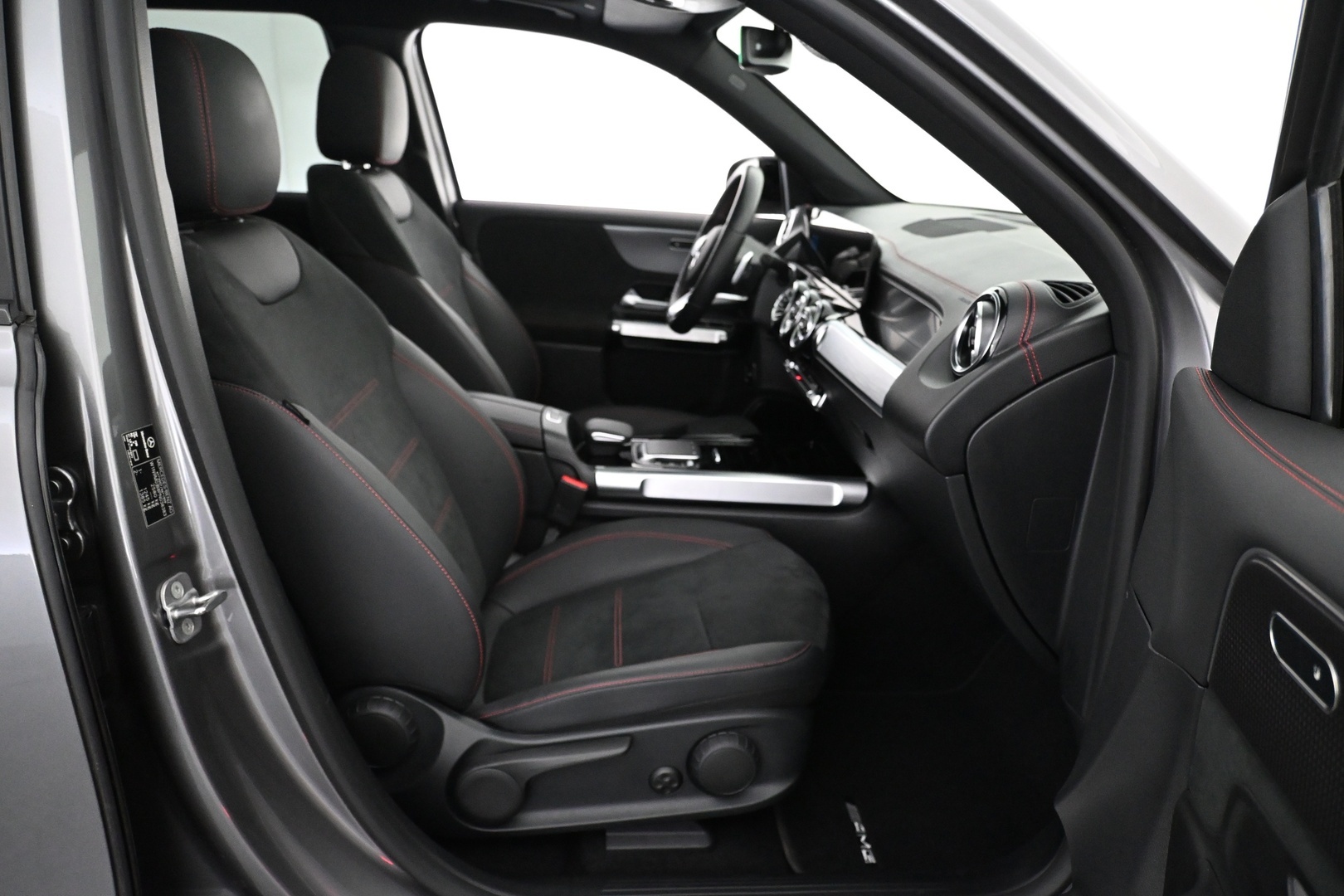 MERCEDES-BENZ EQB 2023