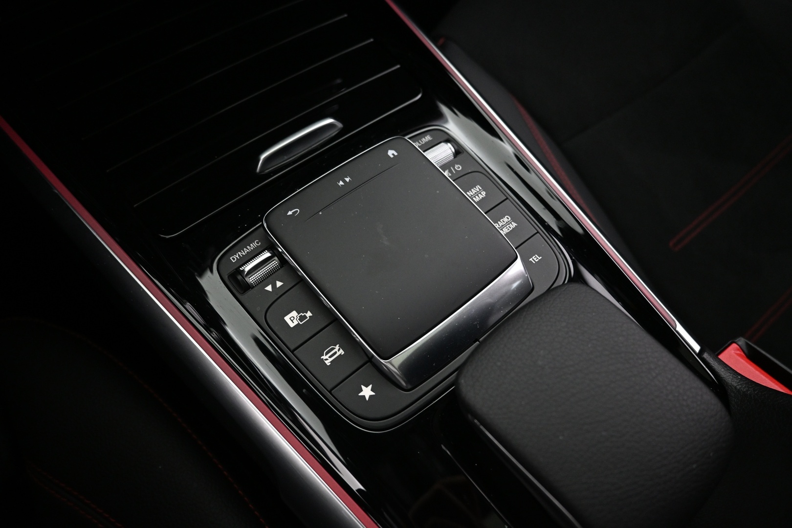 MERCEDES-BENZ EQB 2023