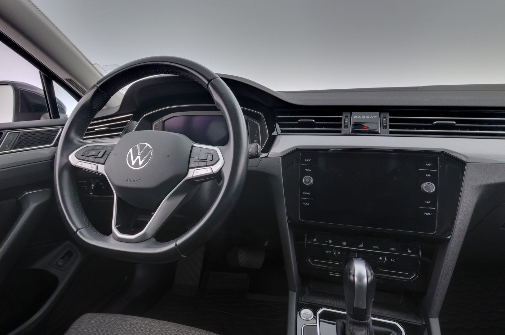 VOLKSWAGEN Passat 2022