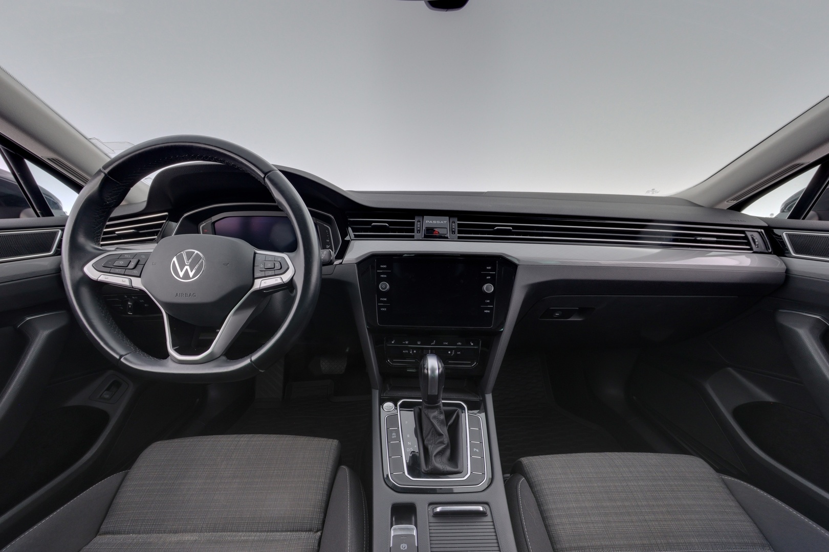 VOLKSWAGEN Passat 2022