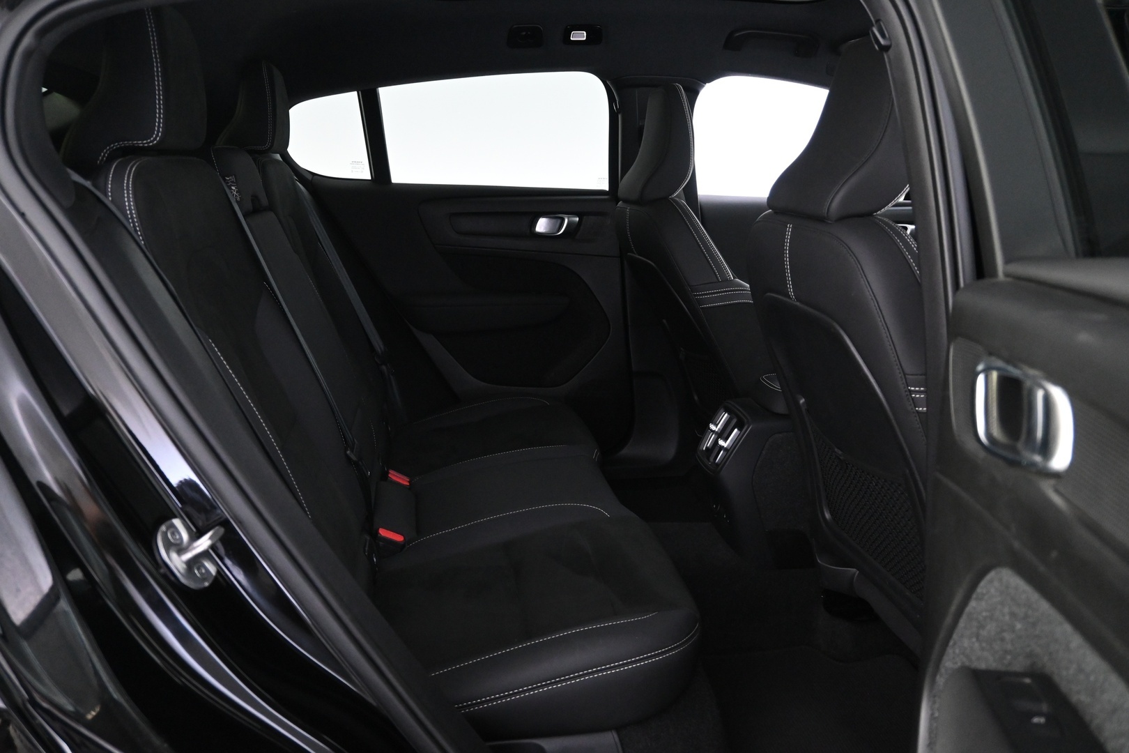 VOLVO C40 2023