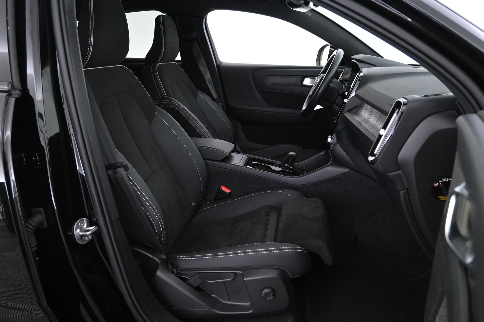 VOLVO C40 2023