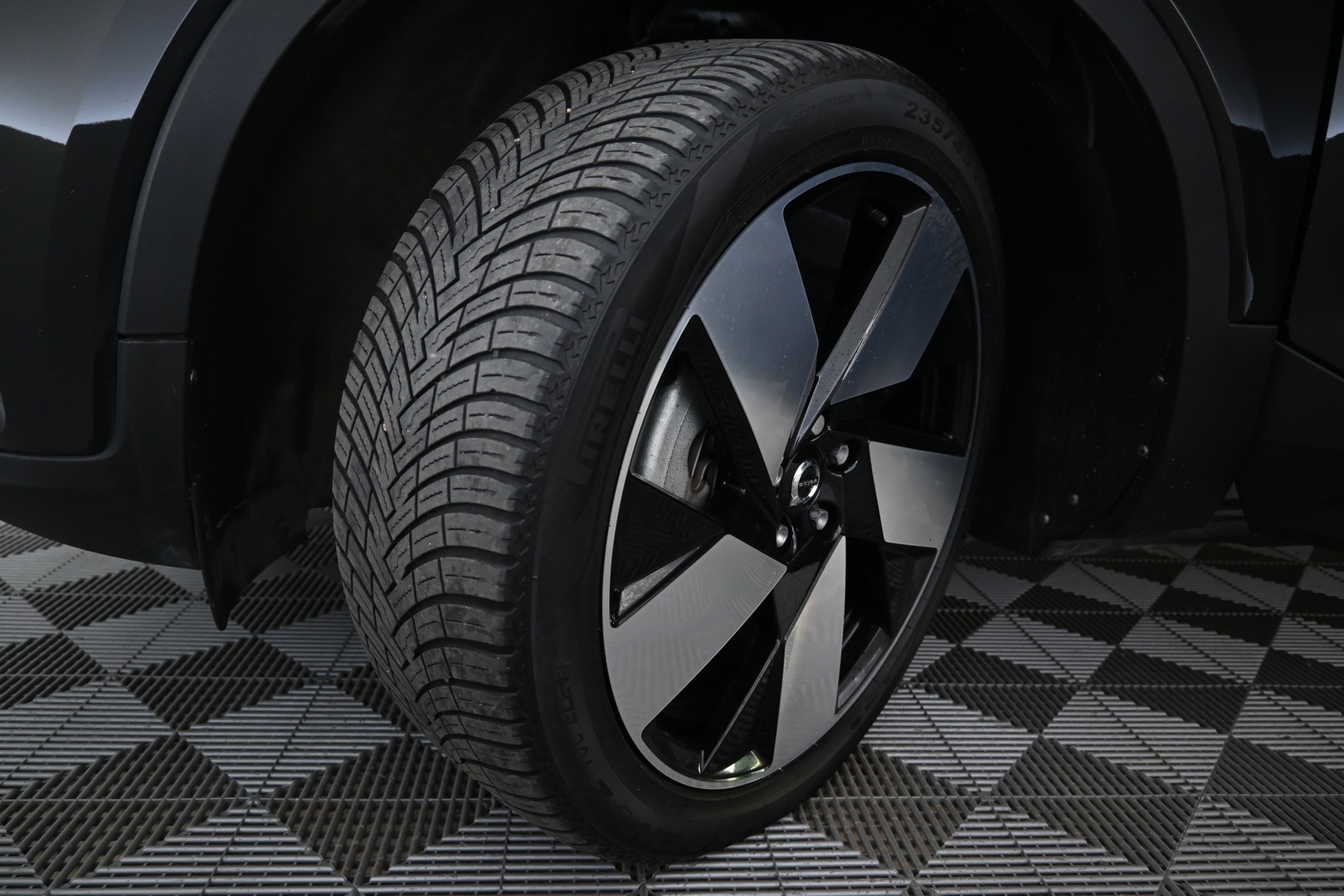 VOLVO C40 2023