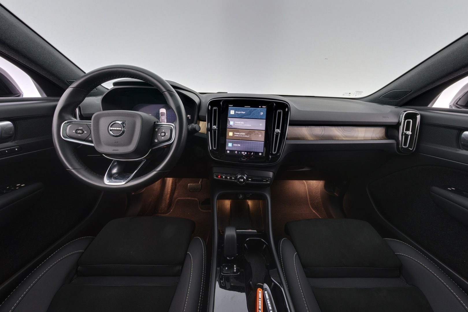 VOLVO C40 2023