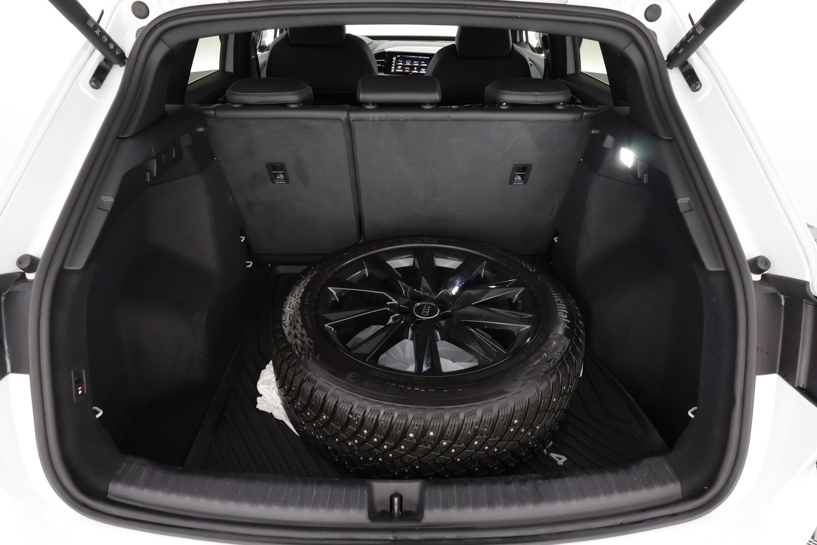 AUDI Q4 e-tron 2023