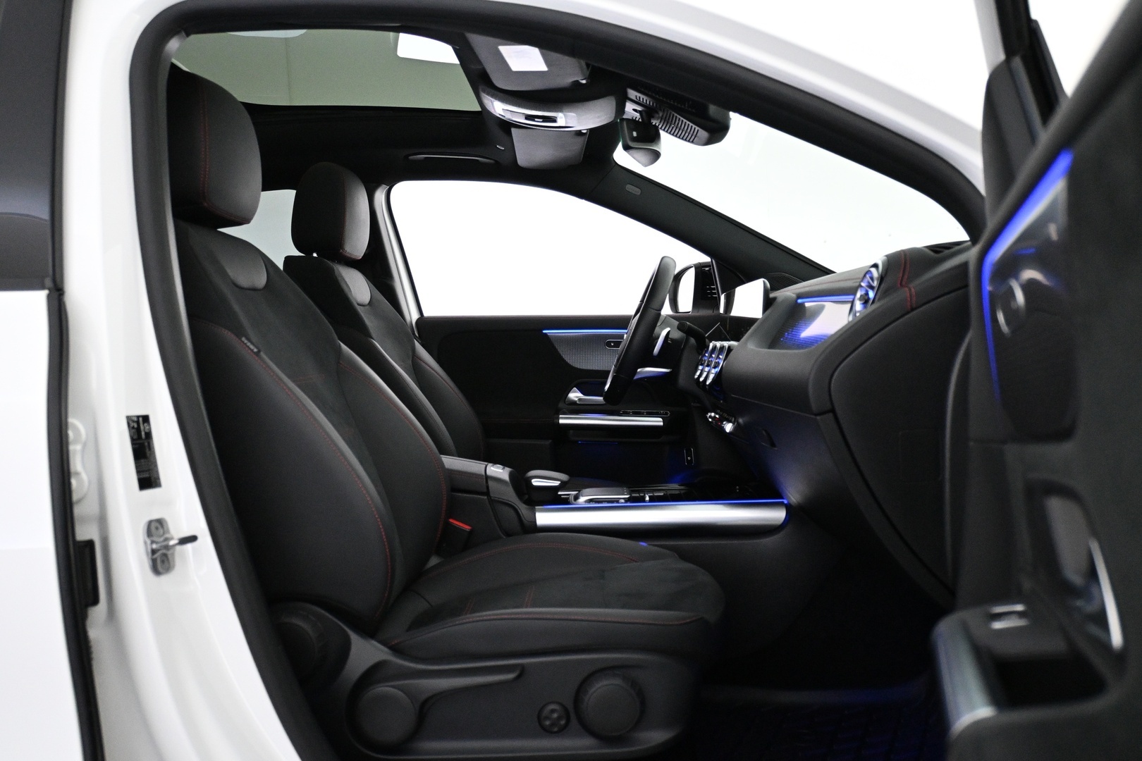 MERCEDES-BENZ EQA 2023