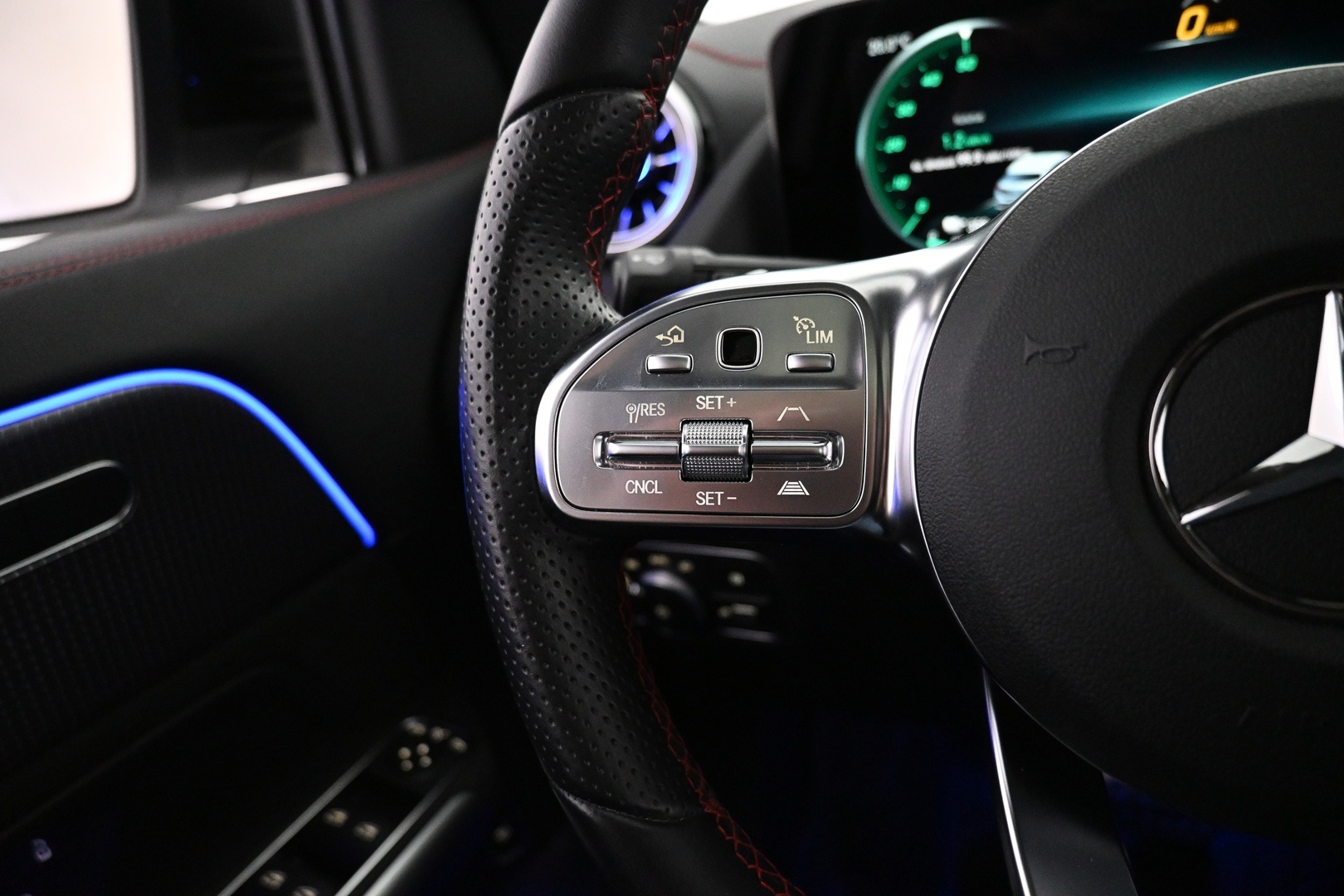 MERCEDES-BENZ EQA 2023
