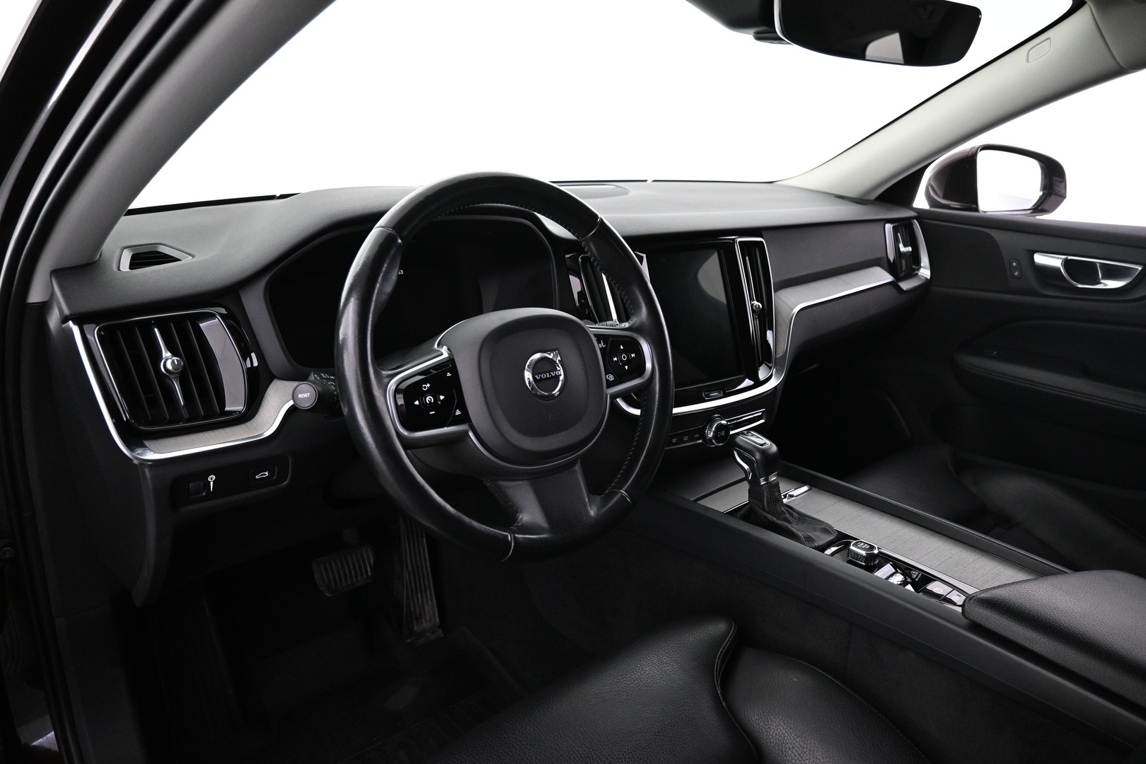 VOLVO V60 2020