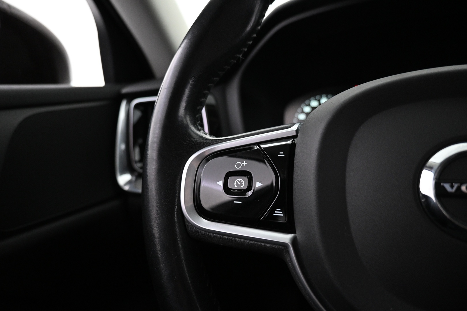 VOLVO V60 2020