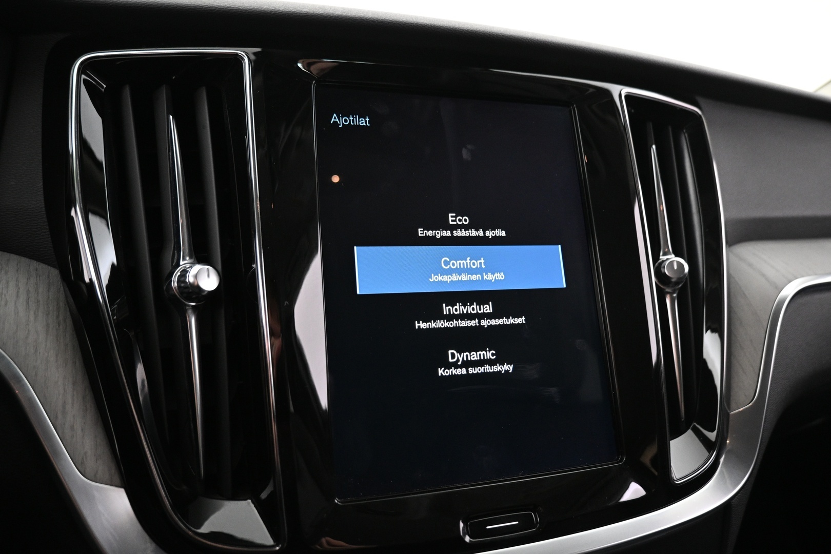 VOLVO V60 2020