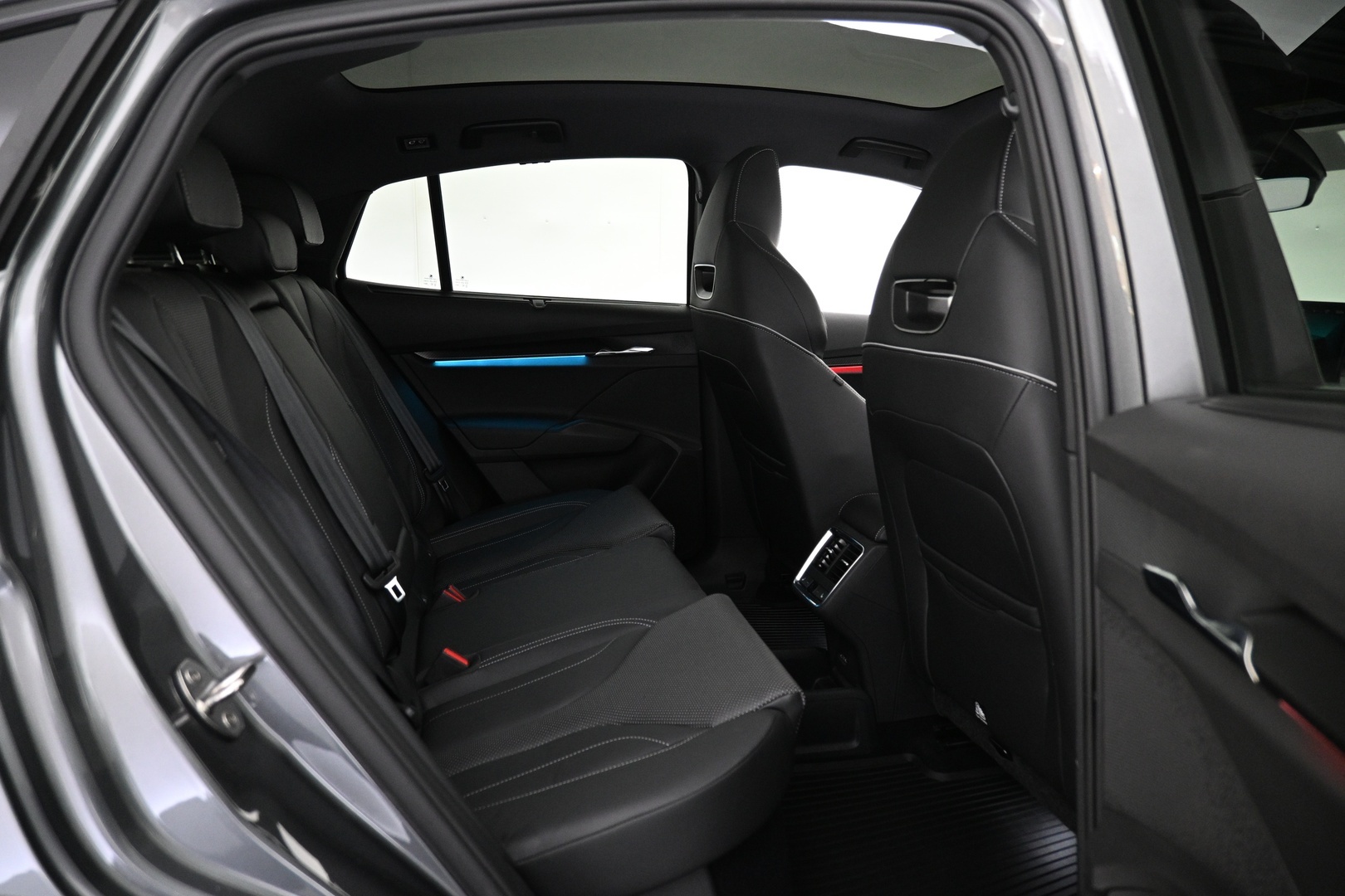 SKODA Enyaq 2023