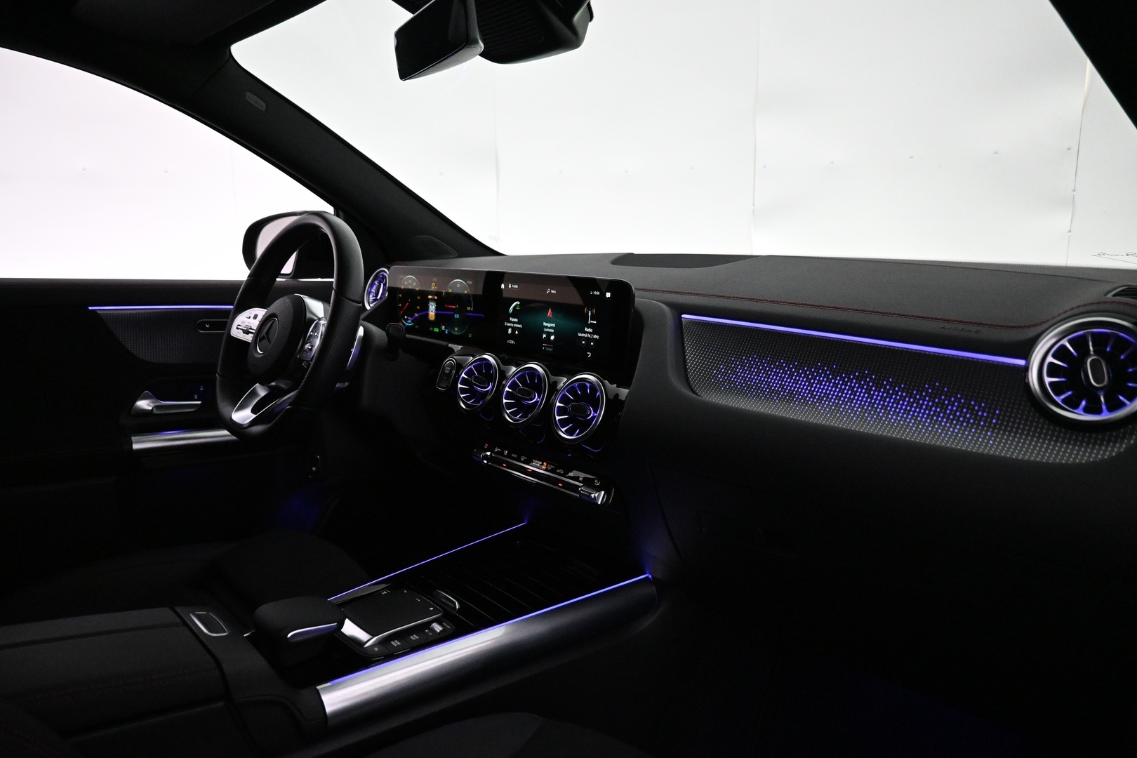 MERCEDES-BENZ EQA 2023