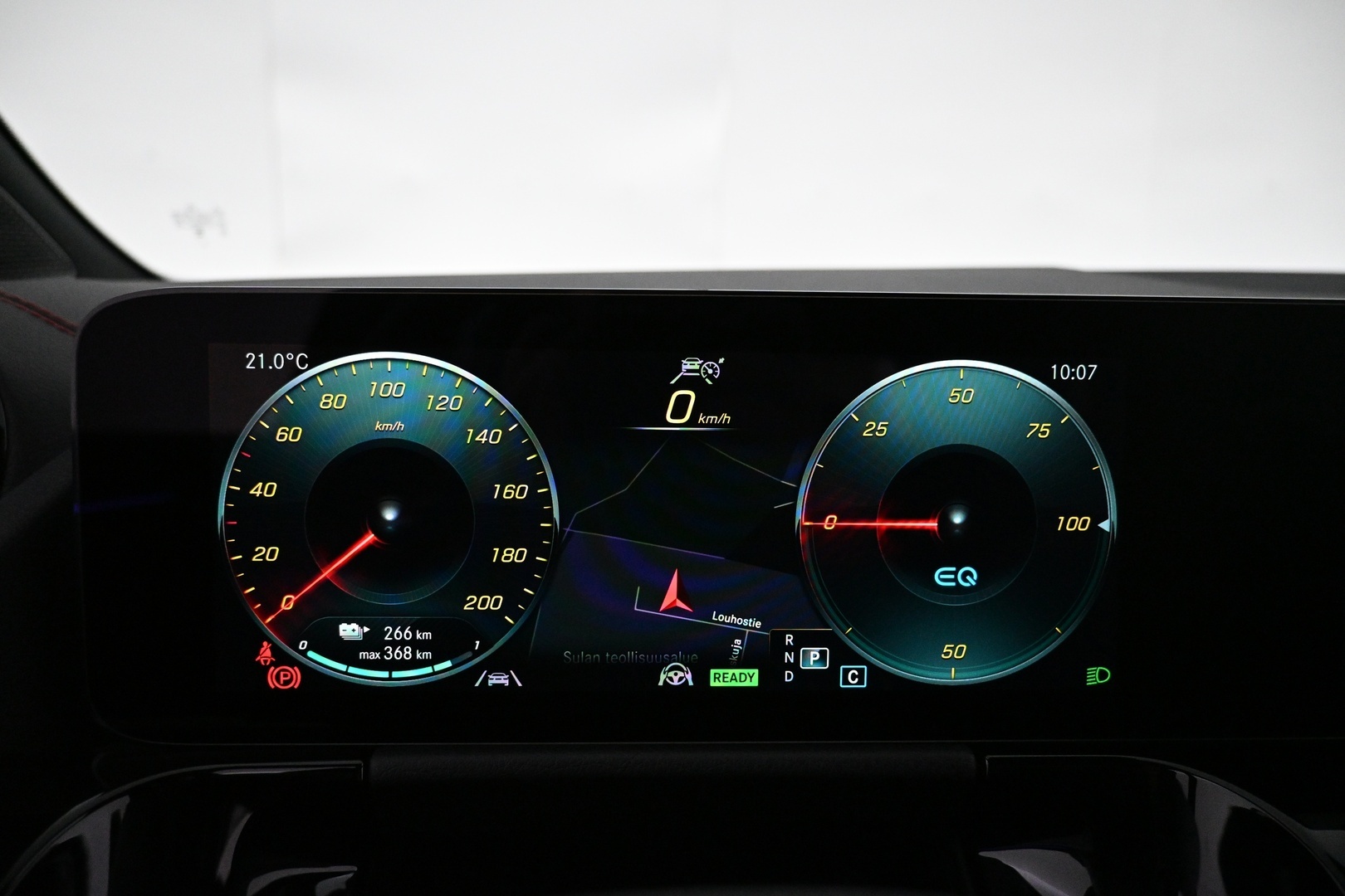 MERCEDES-BENZ EQA 2023