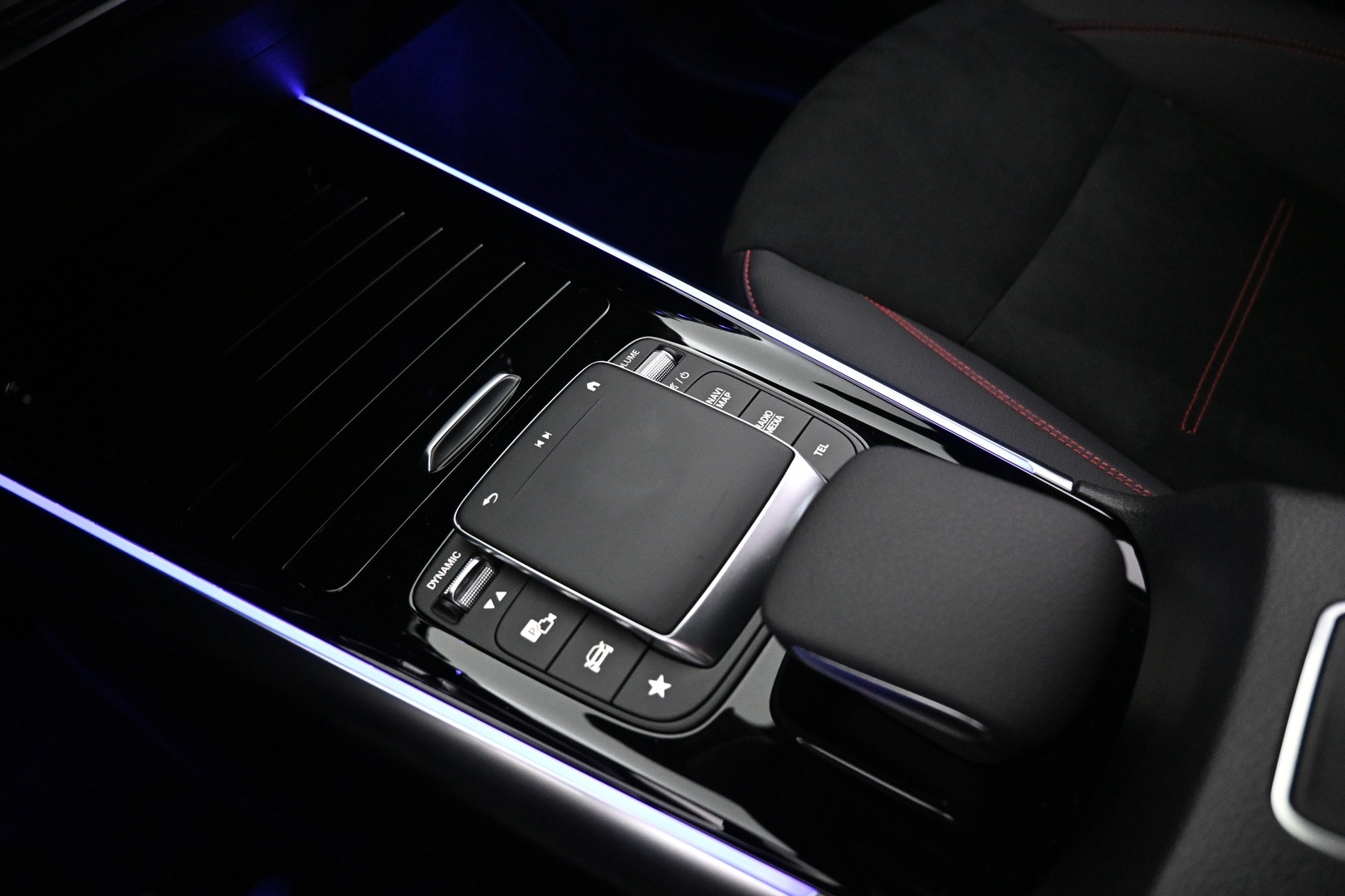 MERCEDES-BENZ EQA 2023