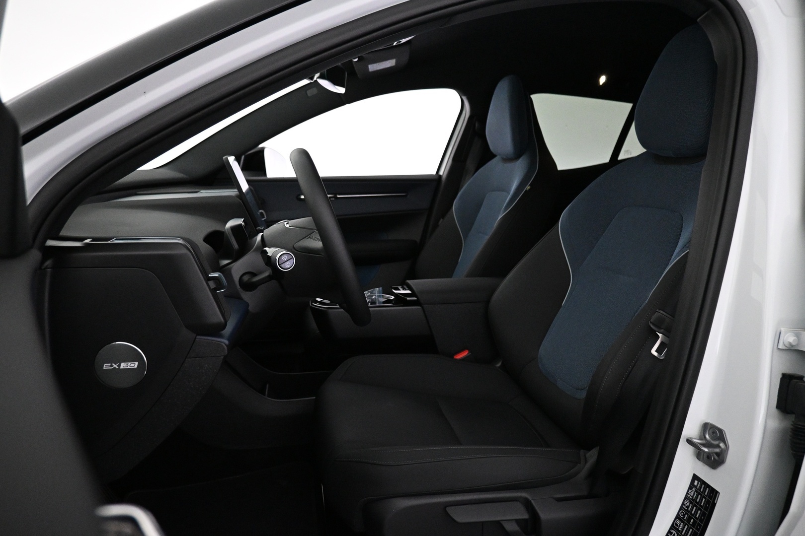 VOLVO EX30 2025