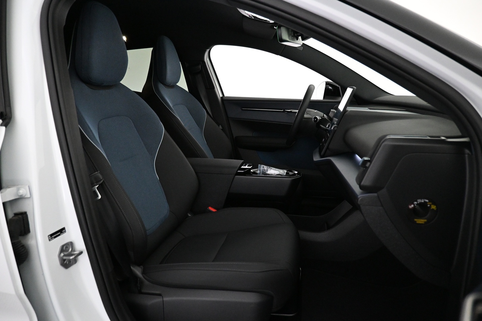 VOLVO EX30 2025