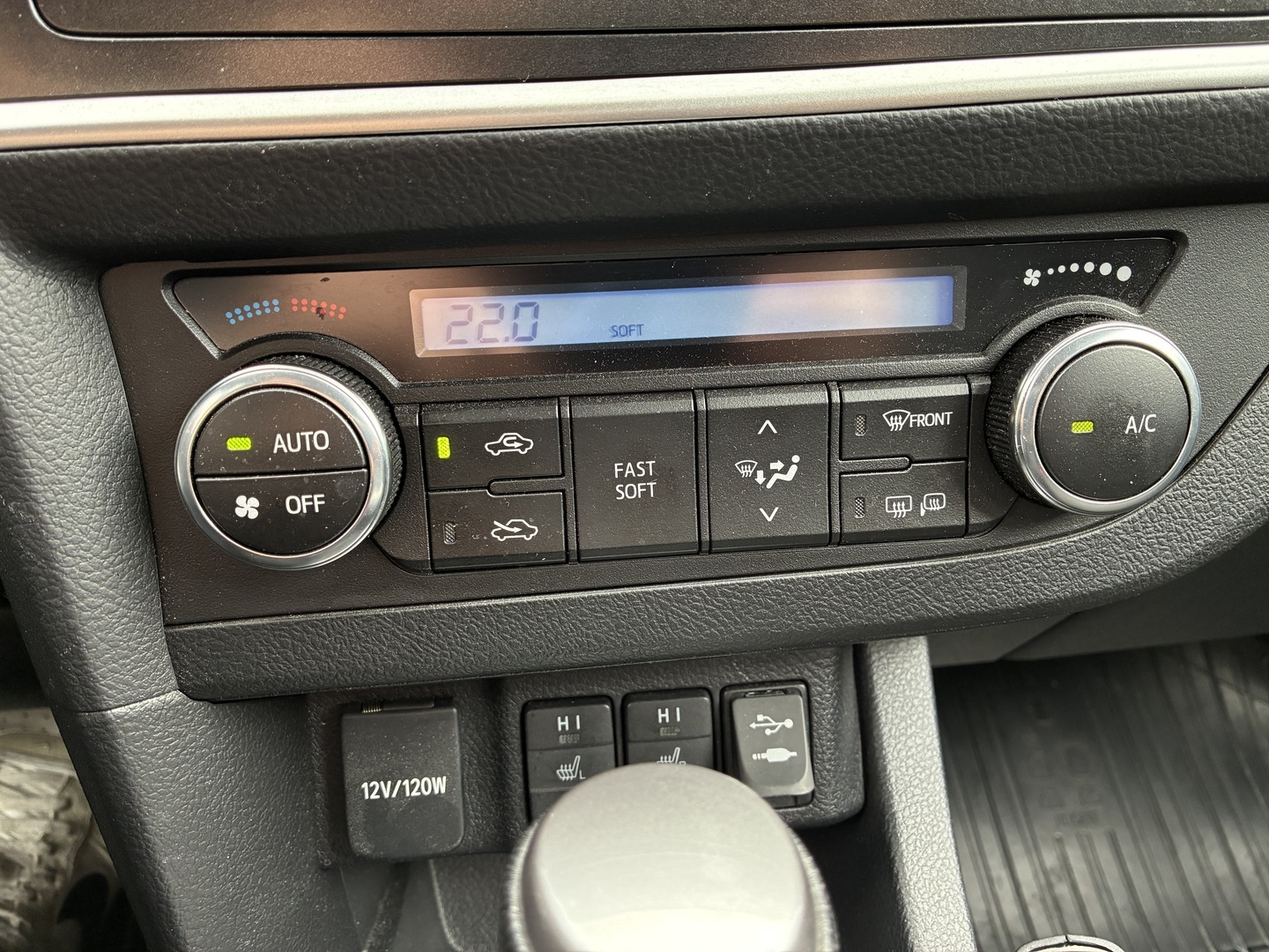 TOYOTA Auris 2015