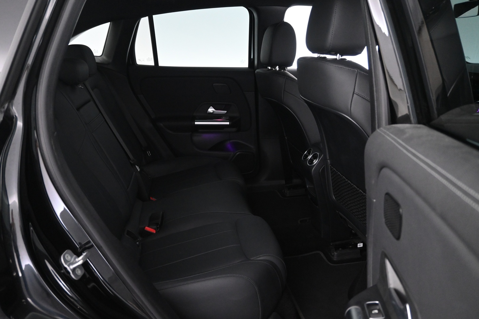 MERCEDES-BENZ EQA 2024