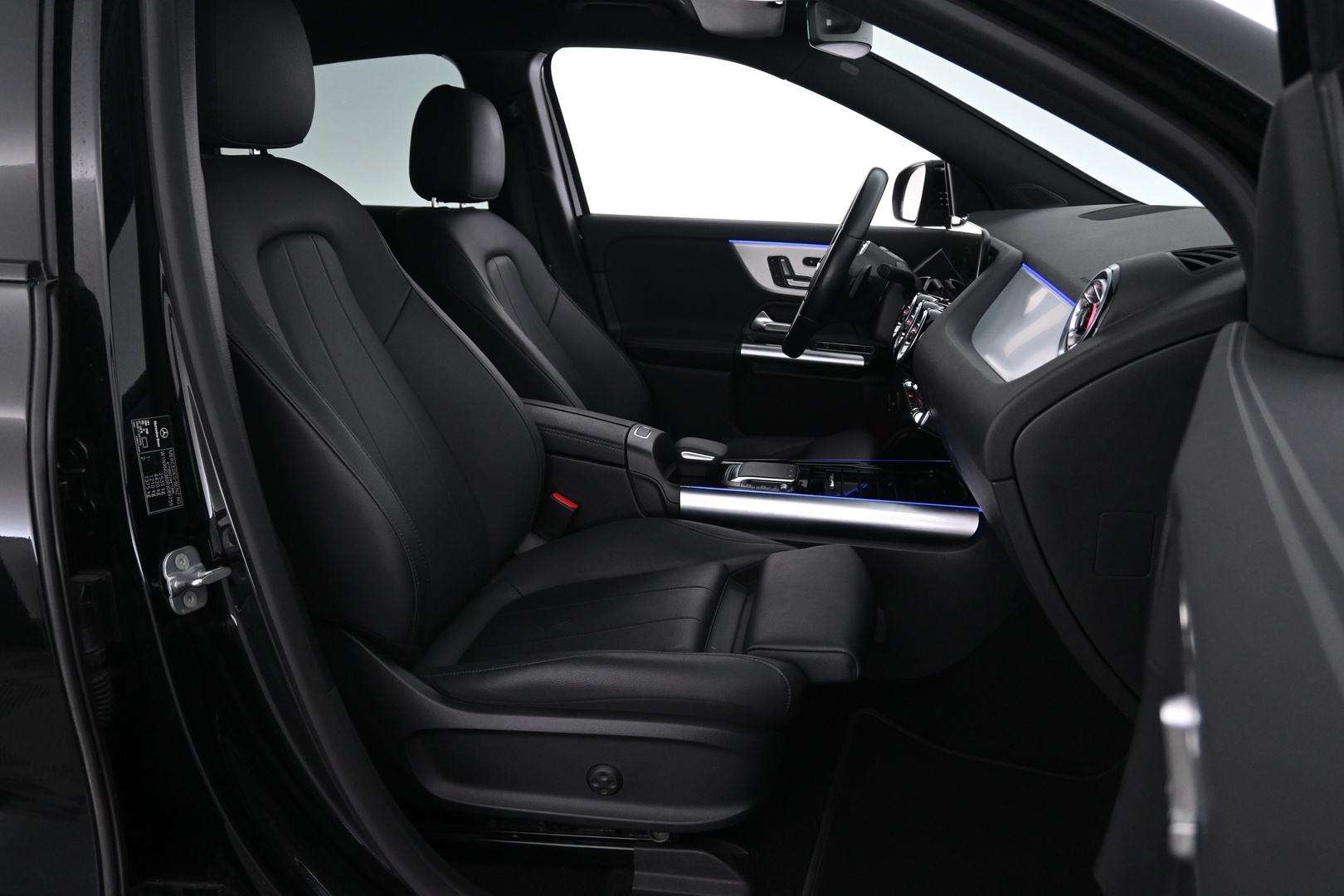 MERCEDES-BENZ EQA 2024