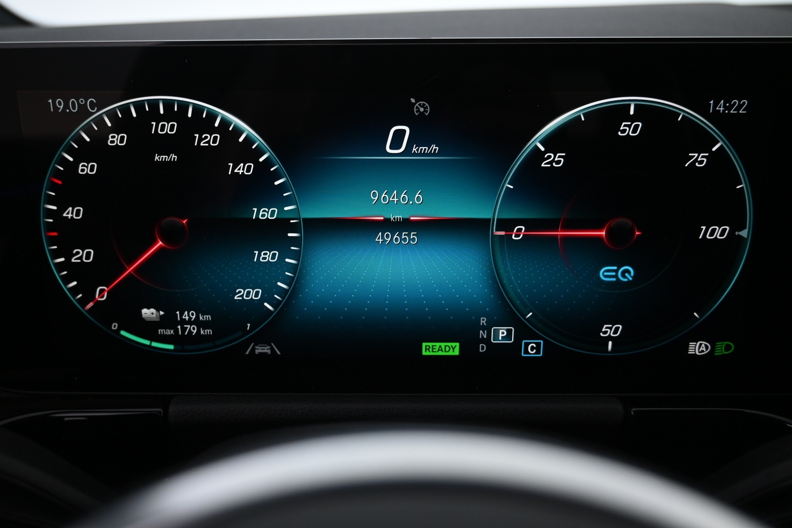 MERCEDES-BENZ EQA 2024