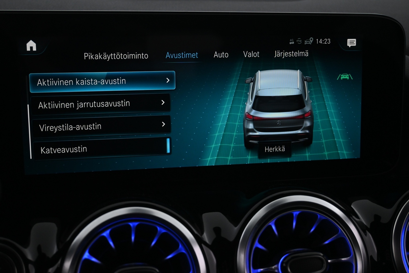 MERCEDES-BENZ EQA 2024