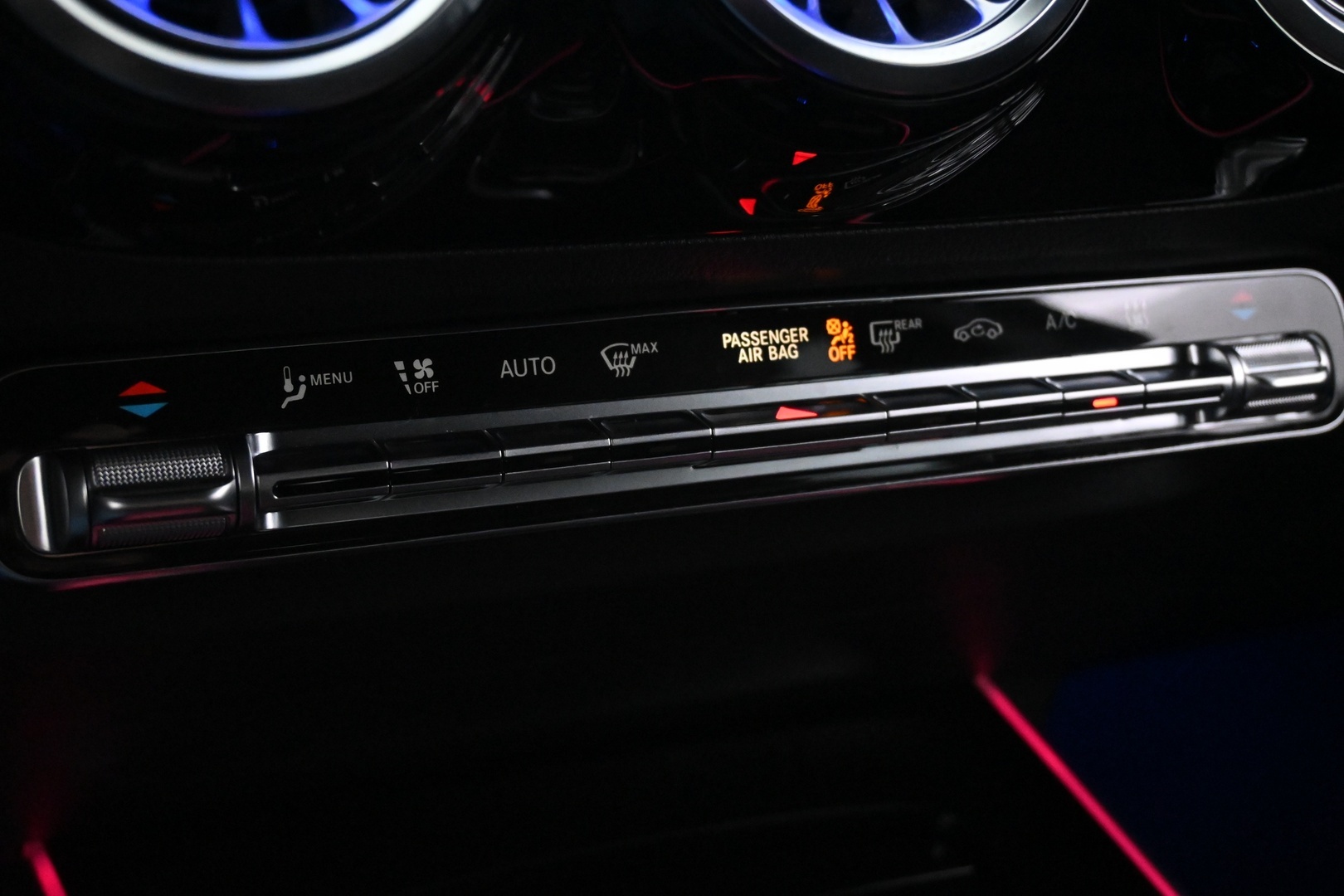 MERCEDES-BENZ EQA 2024