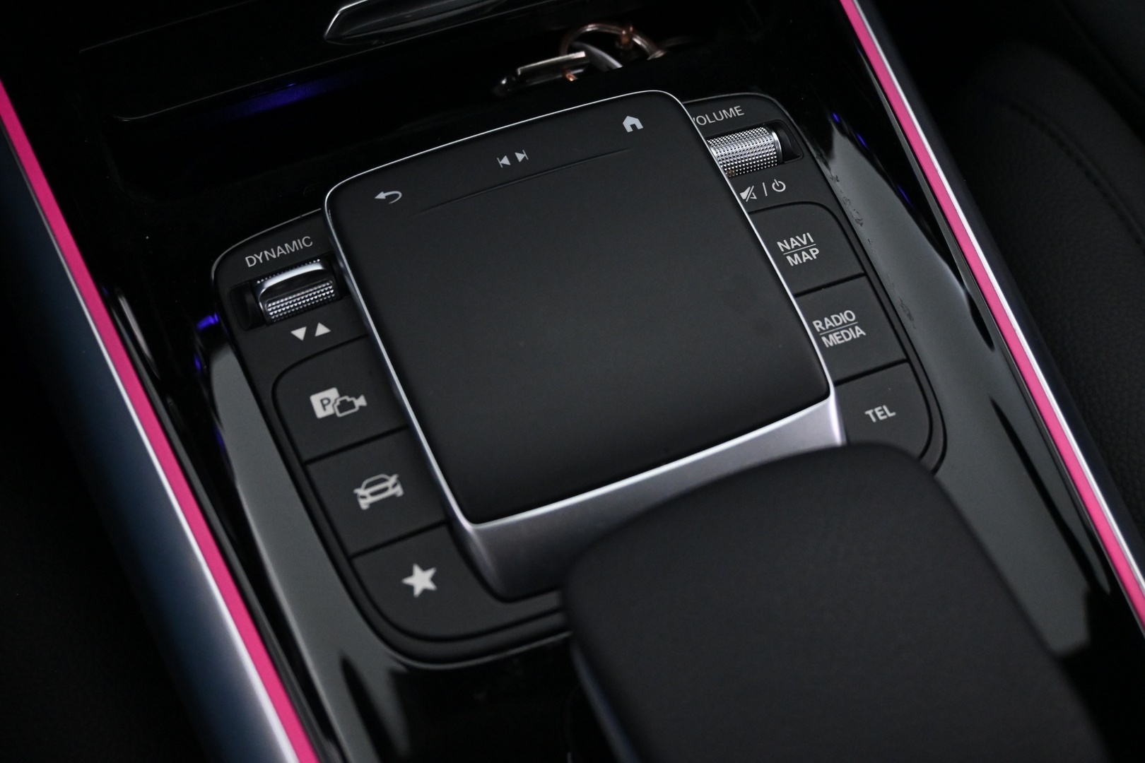 MERCEDES-BENZ EQA 2024