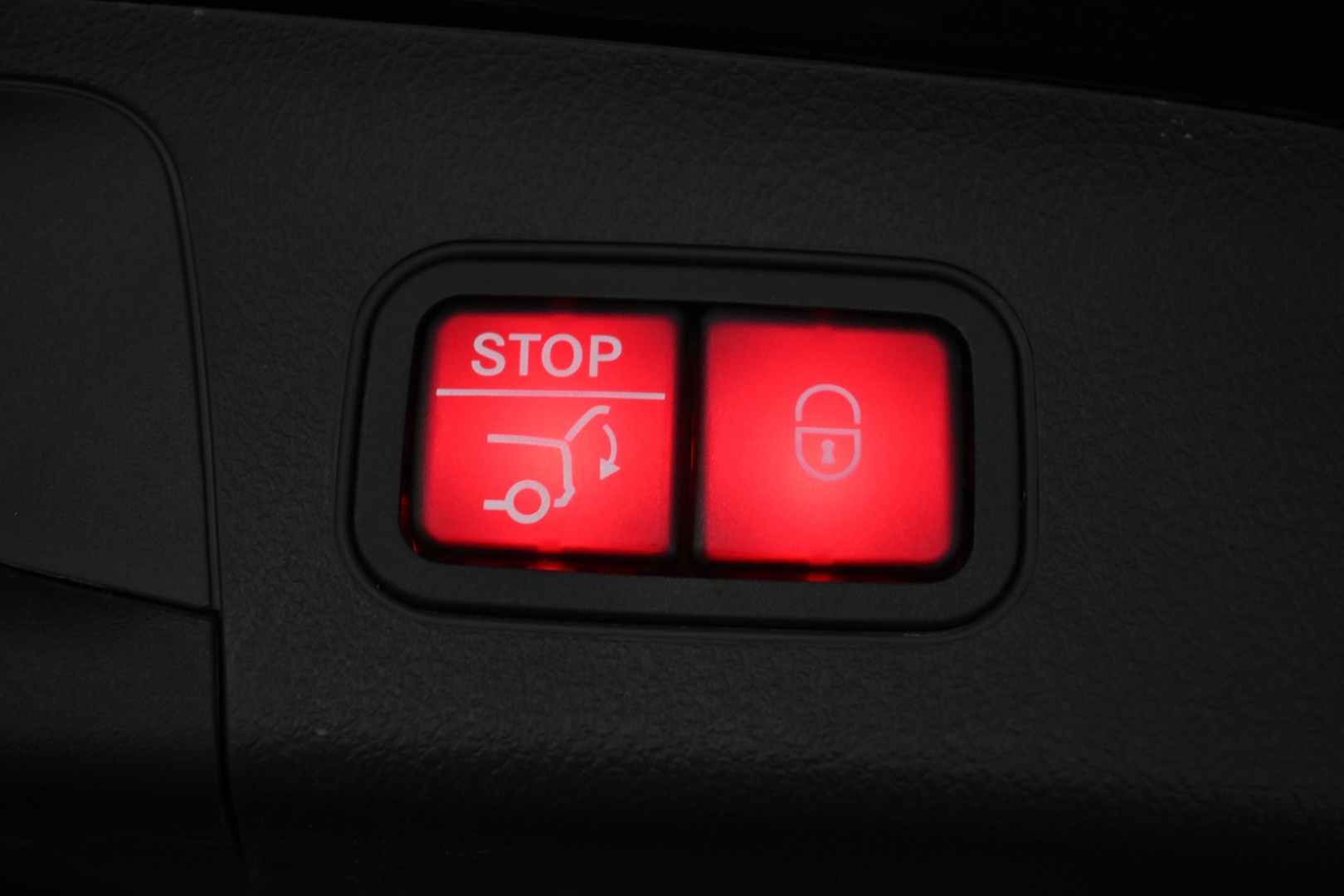 MERCEDES-BENZ EQA 2024