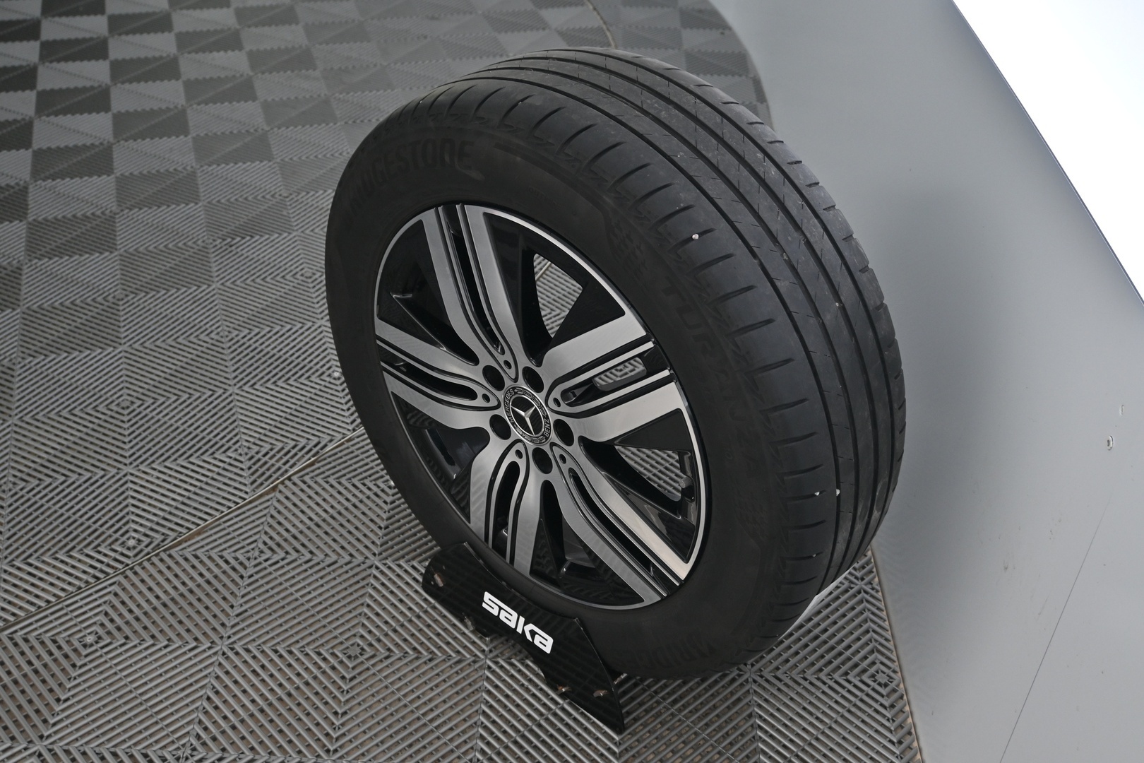 MERCEDES-BENZ EQA 2024