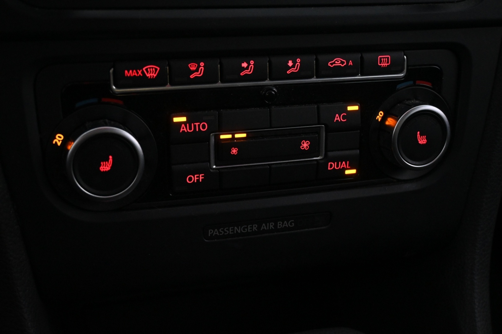 VOLKSWAGEN Golf 2010
