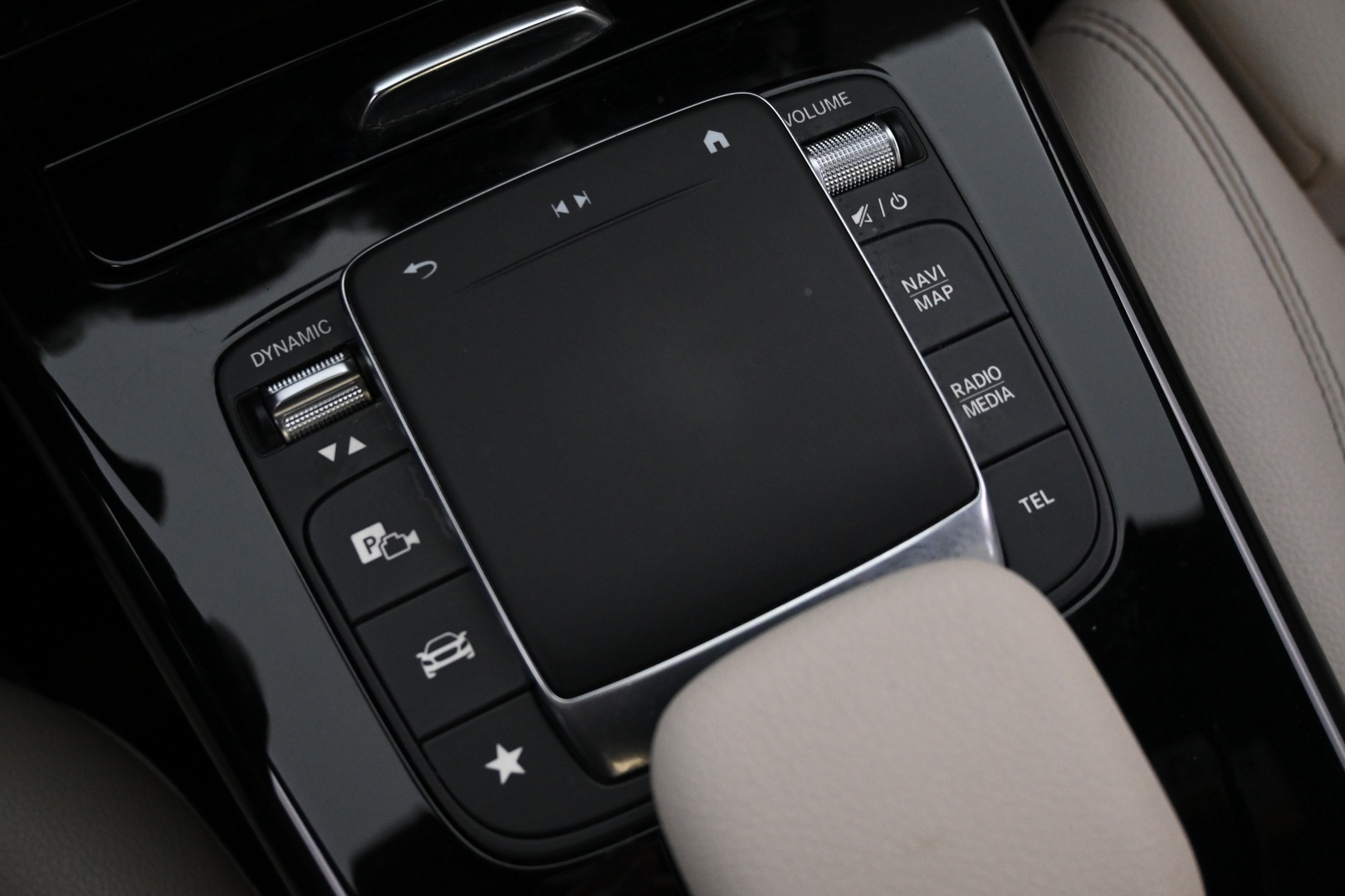 MERCEDES-BENZ CLA 2020