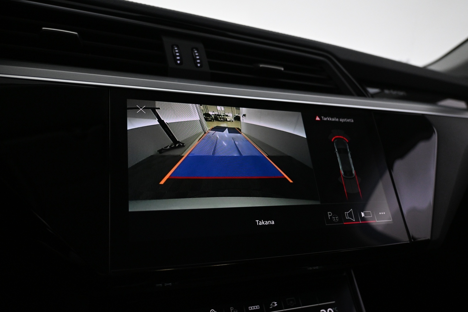 AUDI e-tron 2022