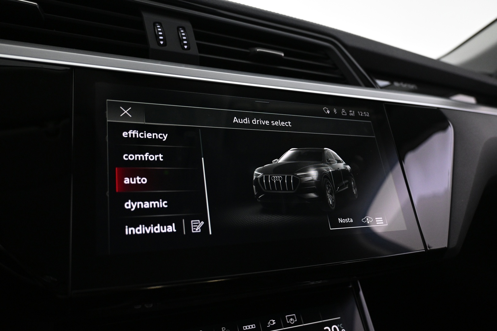 AUDI e-tron 2022