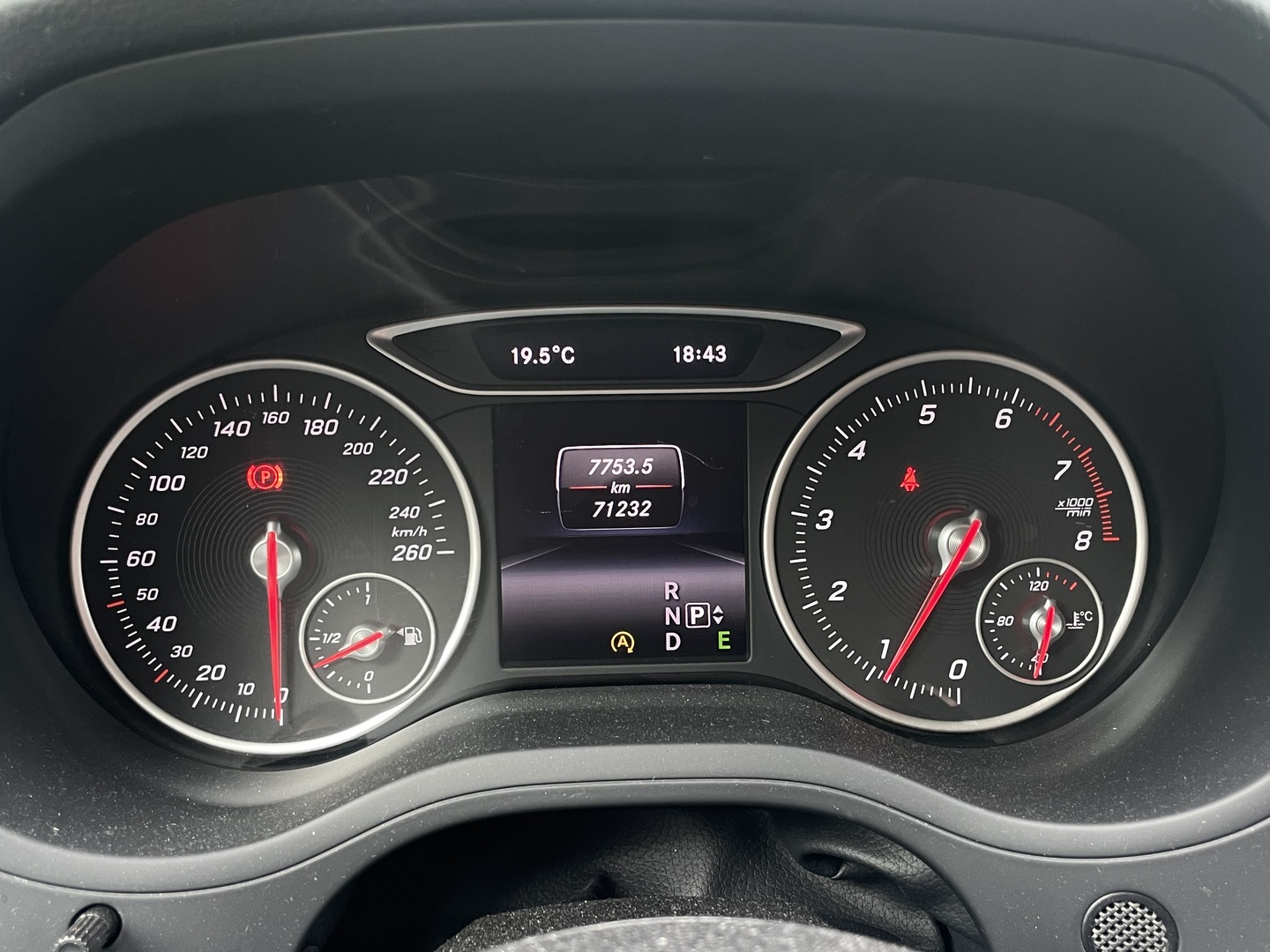 MERCEDES-BENZ B 2015
