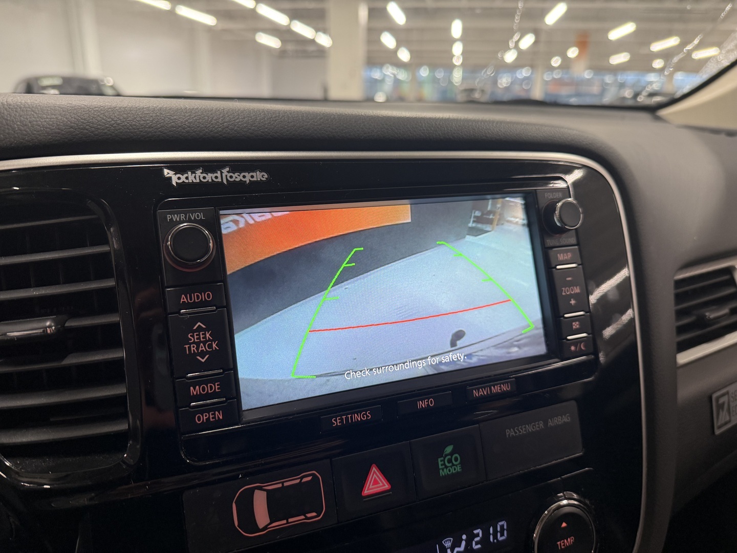 MITSUBISHI Outlander PHEV 2015