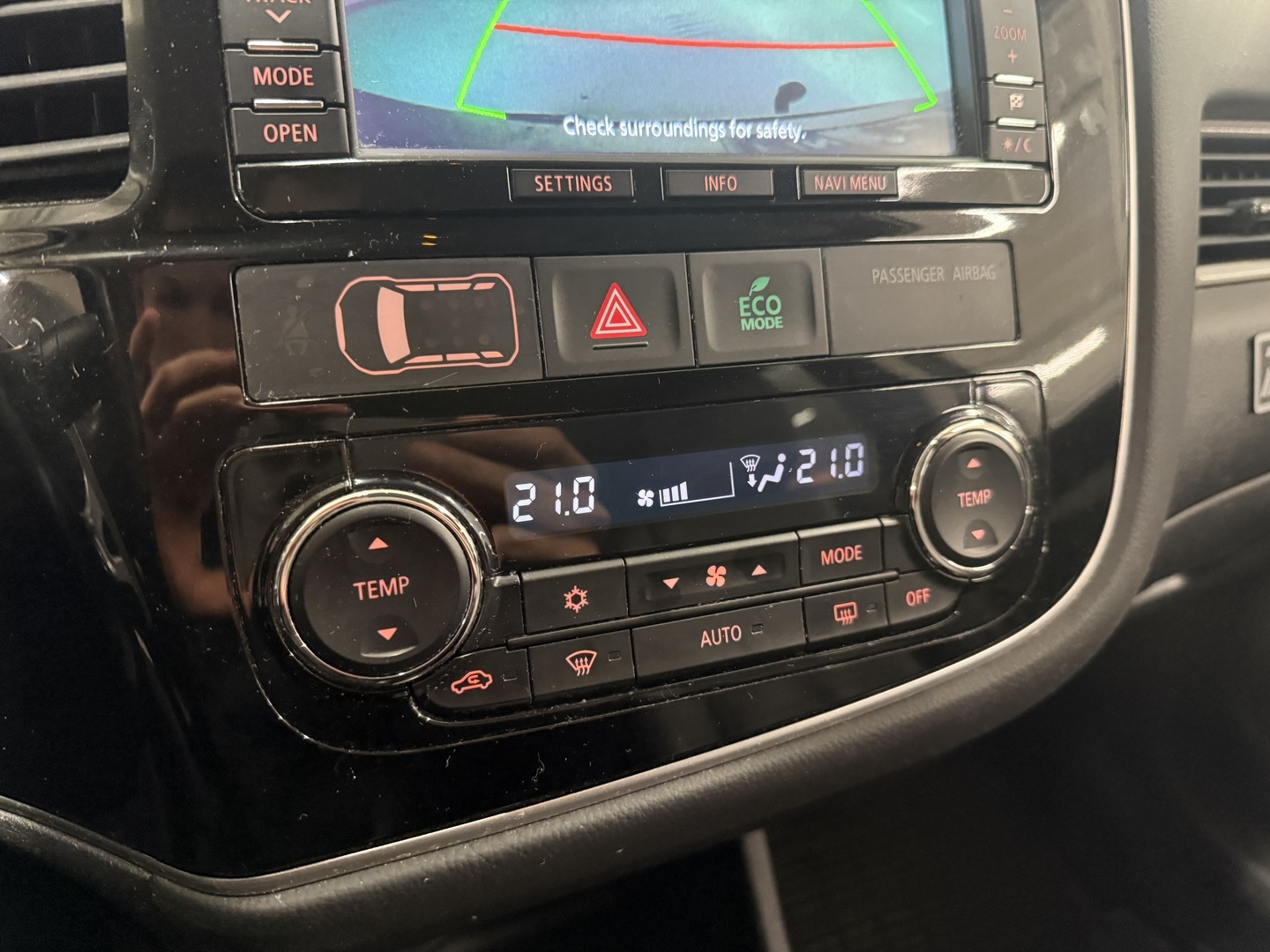 MITSUBISHI Outlander PHEV 2015