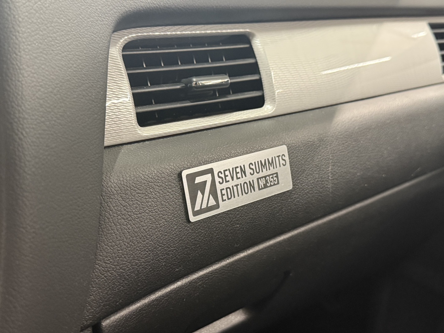 MITSUBISHI Outlander PHEV 2015