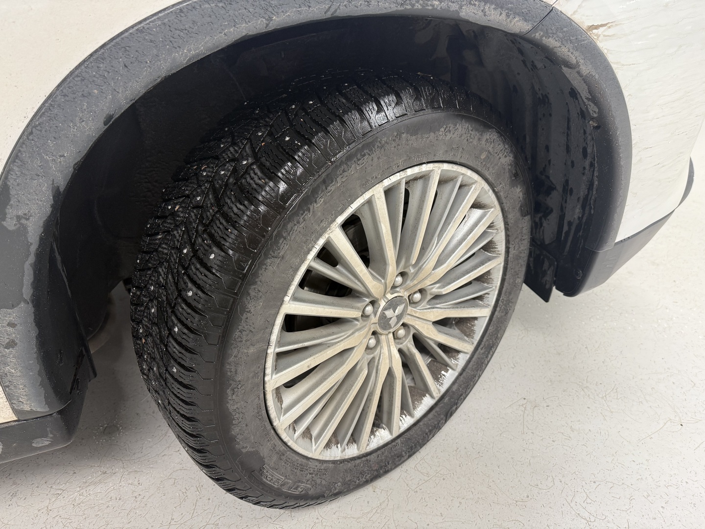 MITSUBISHI Outlander PHEV 2015